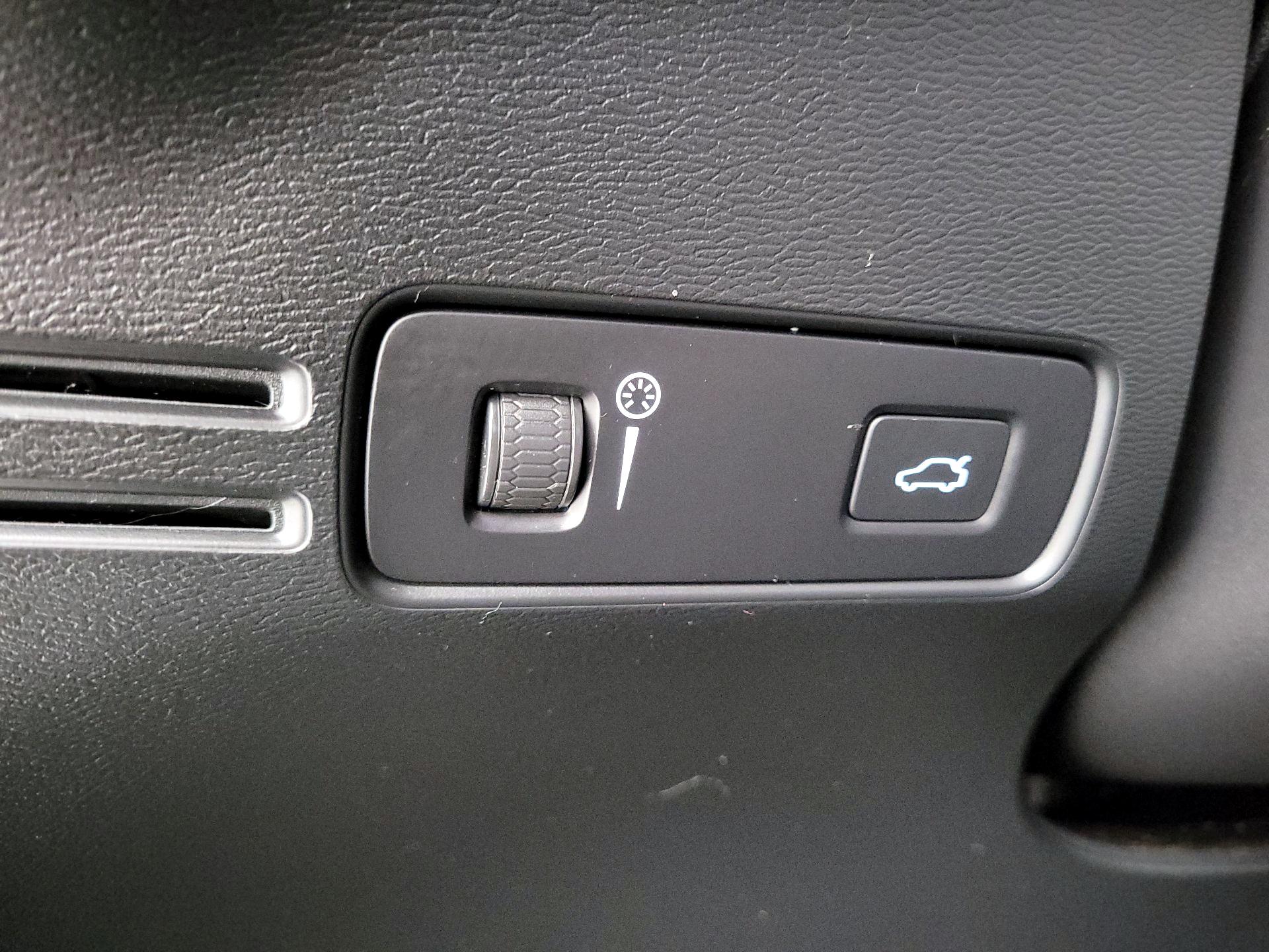 Thumbnail: 2021 Volvo XC40 - 13