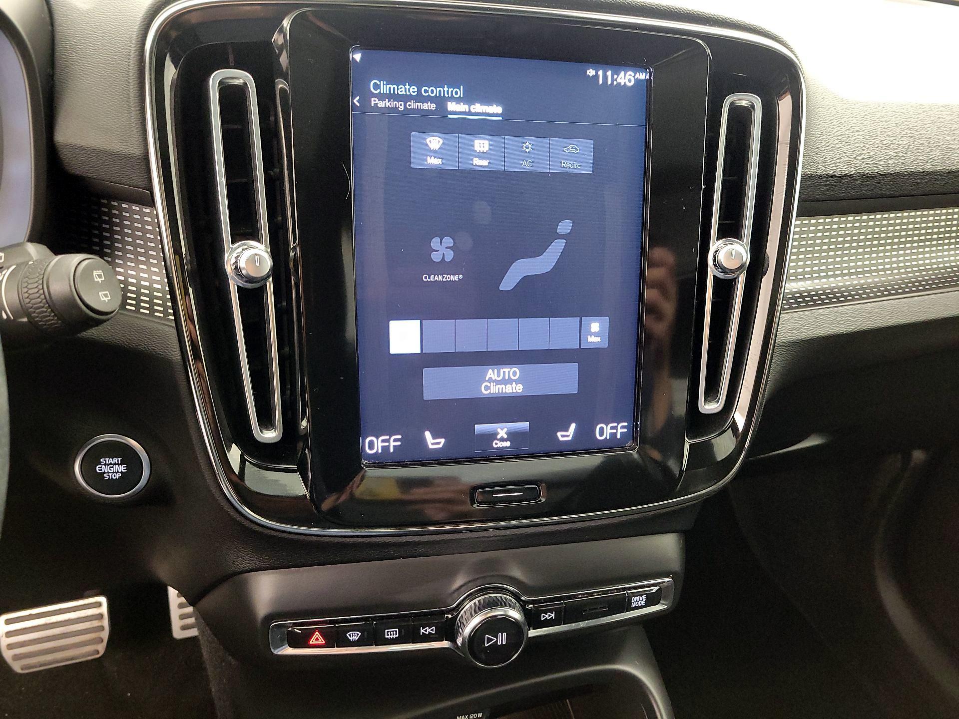 Thumbnail: 2021 Volvo XC40 - 16