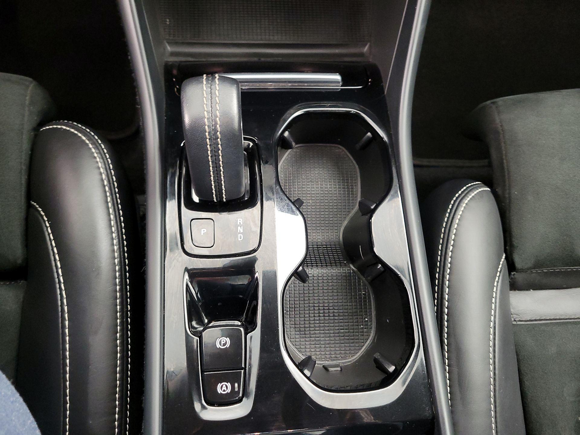 Thumbnail: 2021 Volvo XC40 - 17