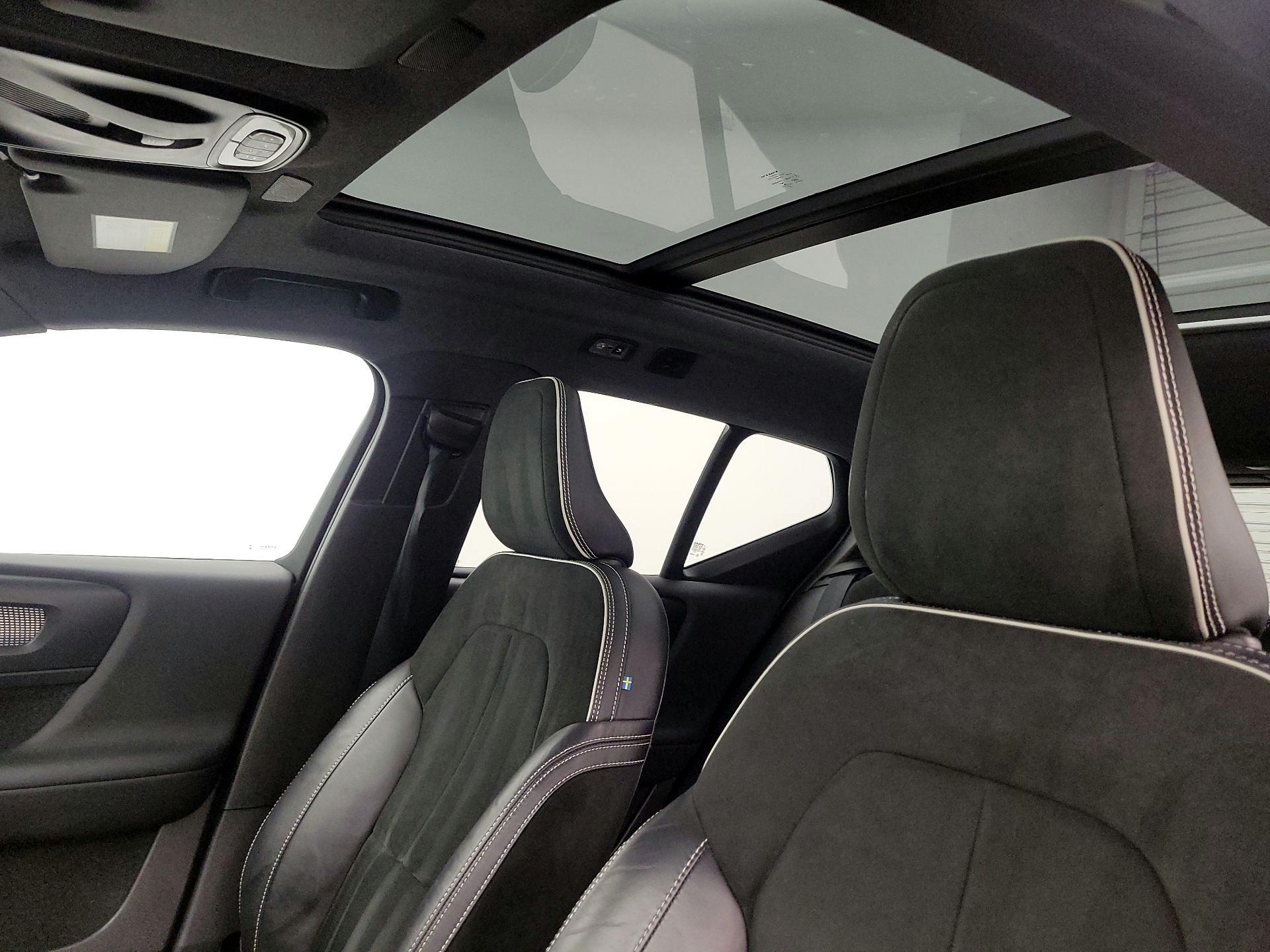 Thumbnail: 2021 Volvo XC40 - 19