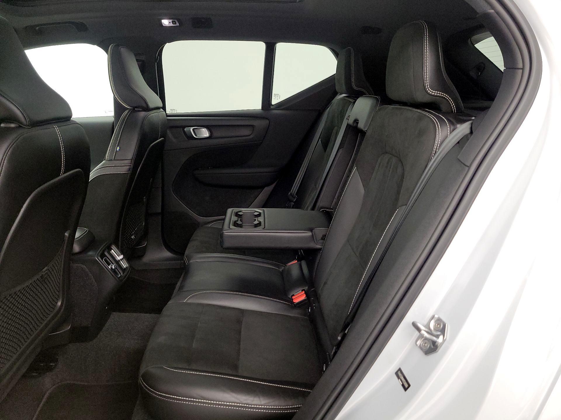 Thumbnail: 2021 Volvo XC40 - 20