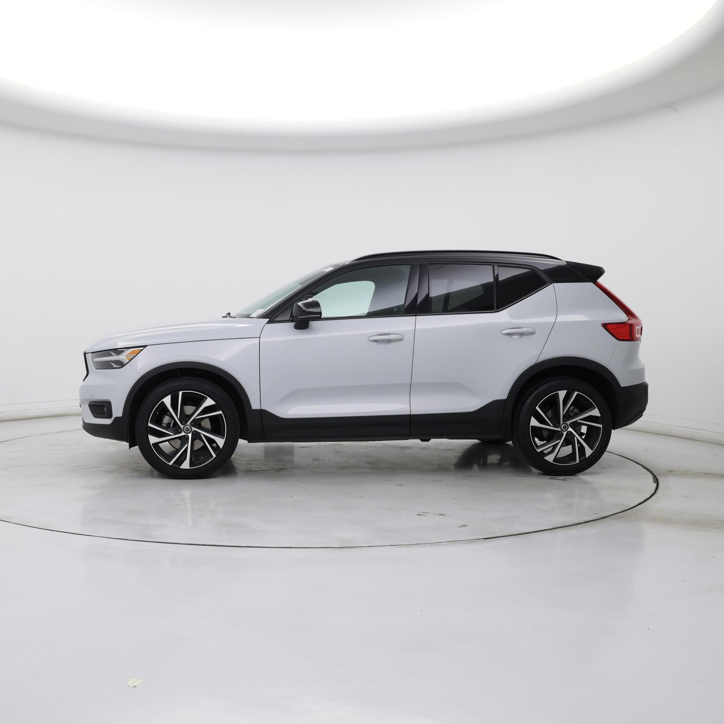 Thumbnail: 2021 Volvo XC40 - 3