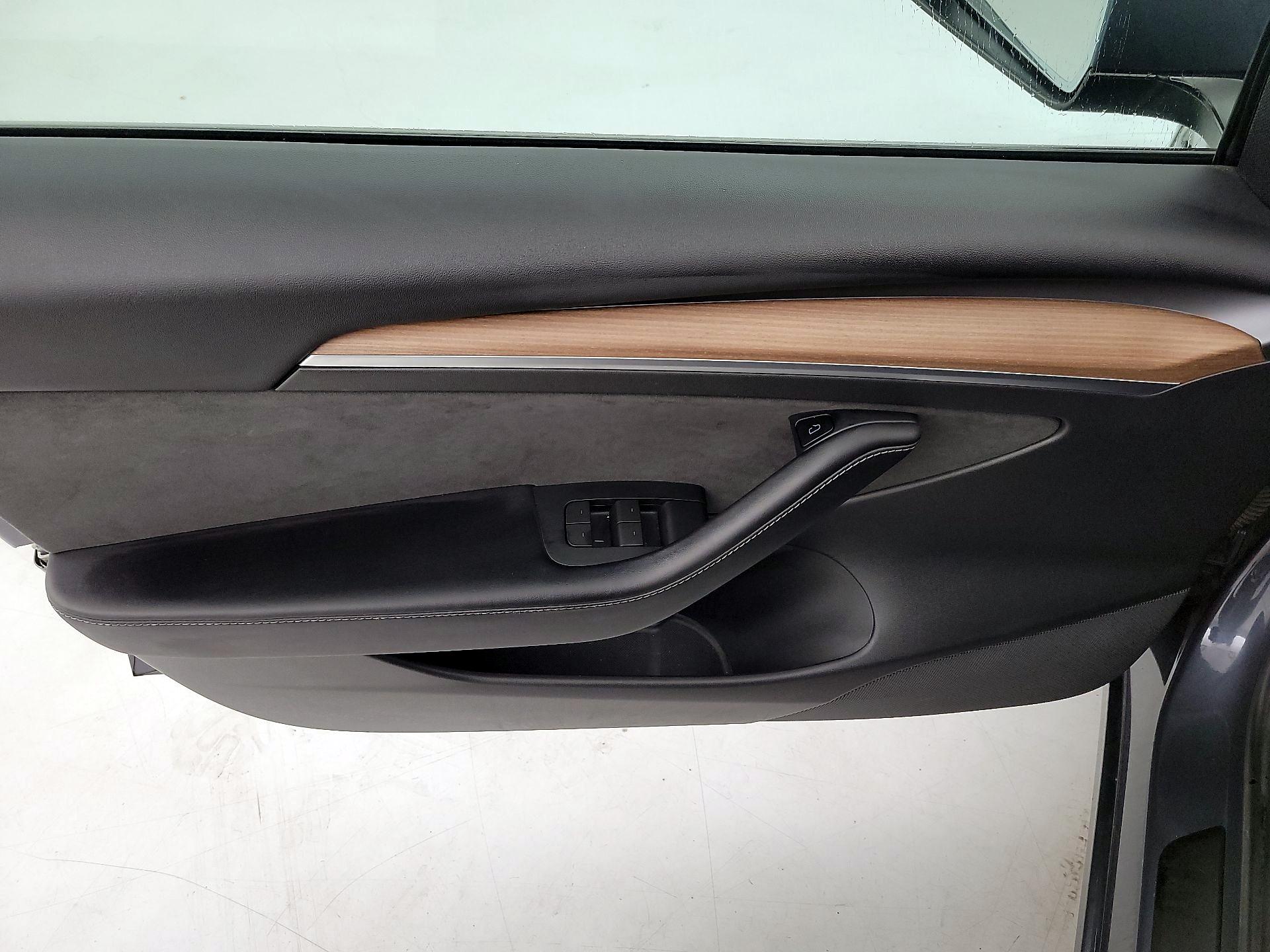 Thumbnail: 2022 Tesla Model 3 - 12