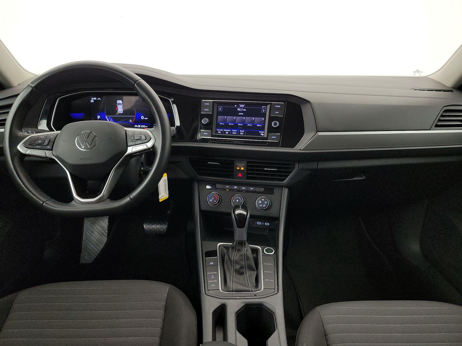 Thumbnail: 2024 Volkswagen Jetta - 9