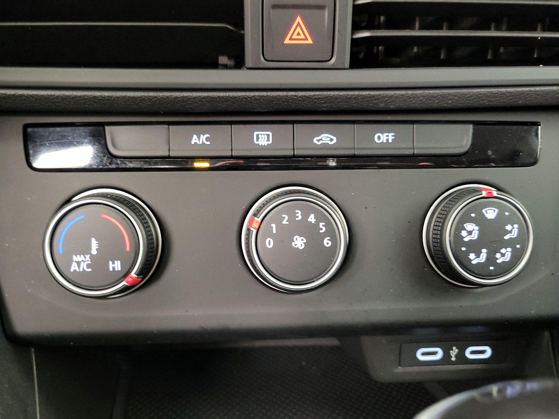 Thumbnail: 2024 Volkswagen Jetta - 16