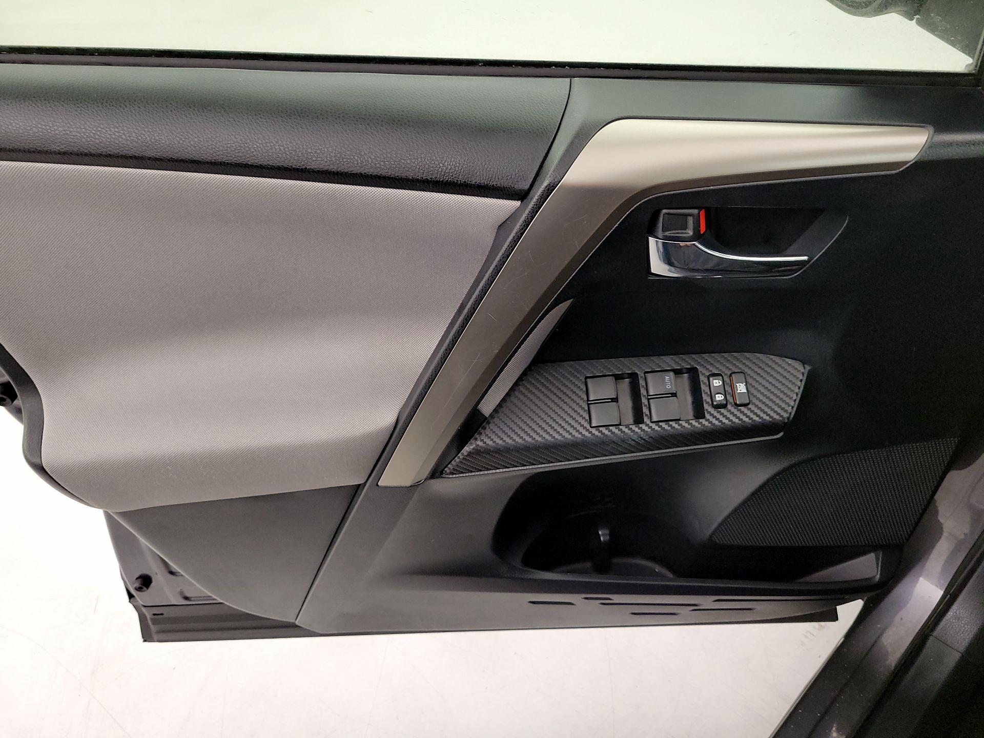 Thumbnail: 2015 Toyota RAV4 - 12