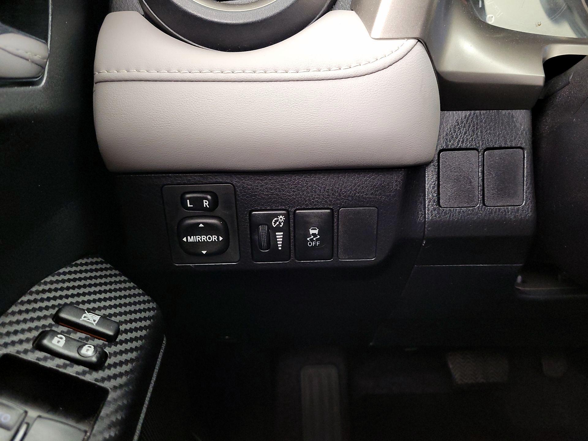 Thumbnail: 2015 Toyota RAV4 - 13