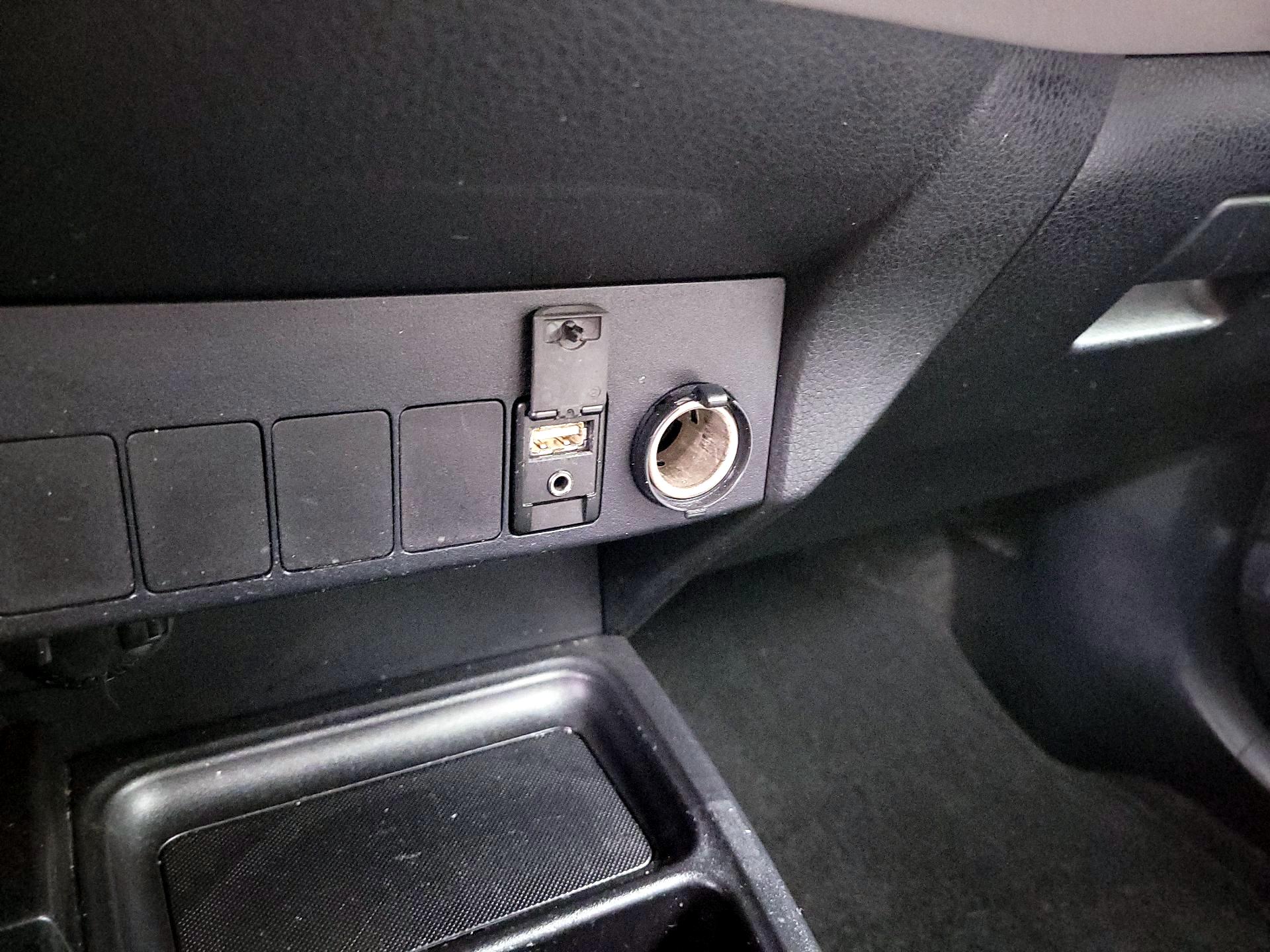 Thumbnail: 2015 Toyota RAV4 - 18