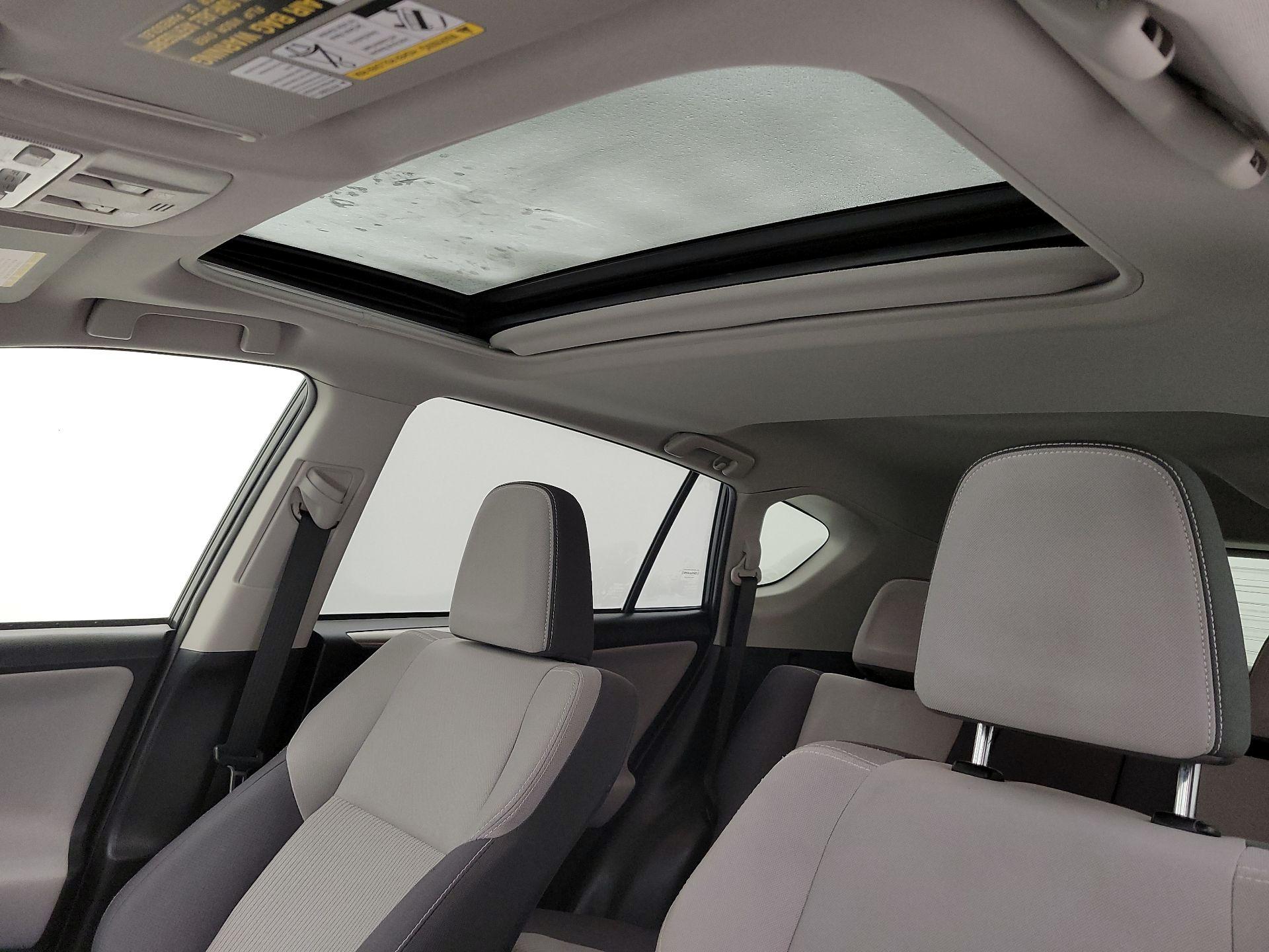 Thumbnail: 2015 Toyota RAV4 - 19