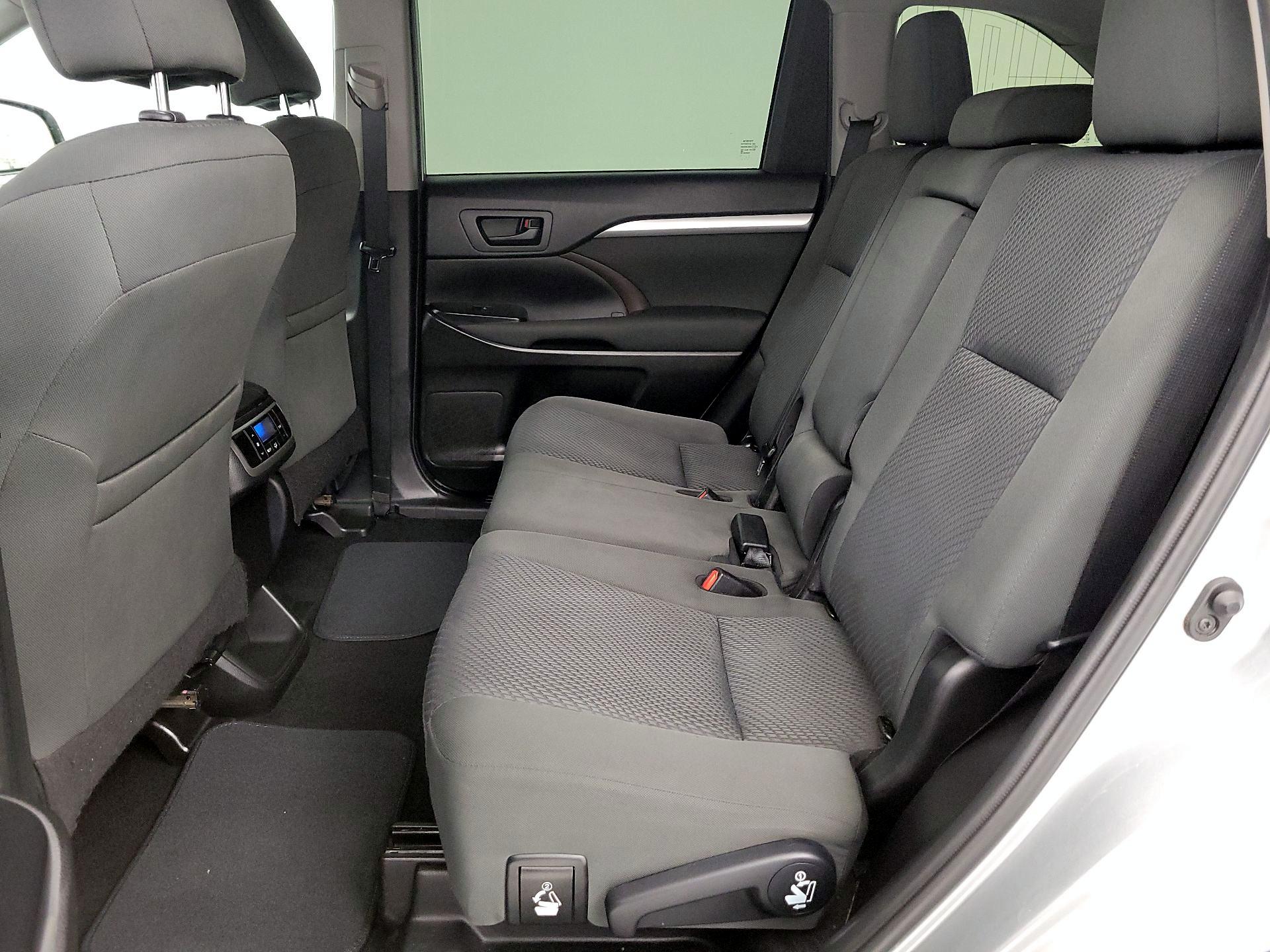 Thumbnail: 2019 Toyota Highlander - 19