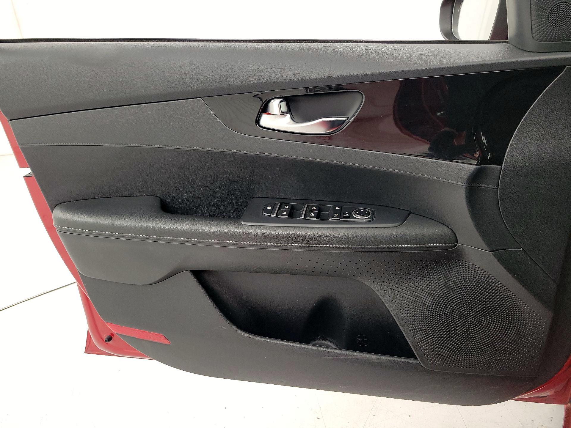 Thumbnail: 2019 Kia Forte - 12