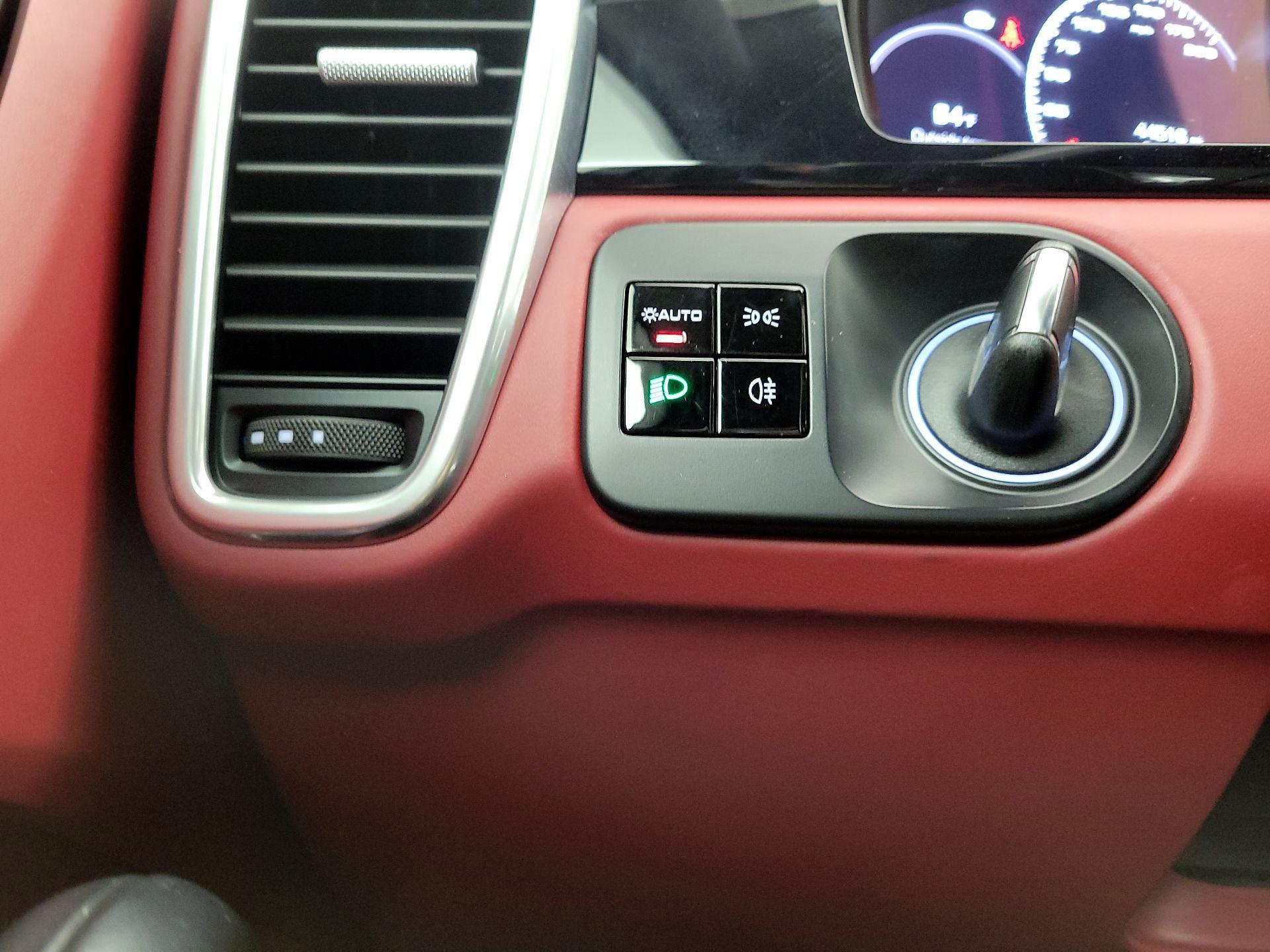 Thumbnail: 2020 Porsche Cayenne - 13