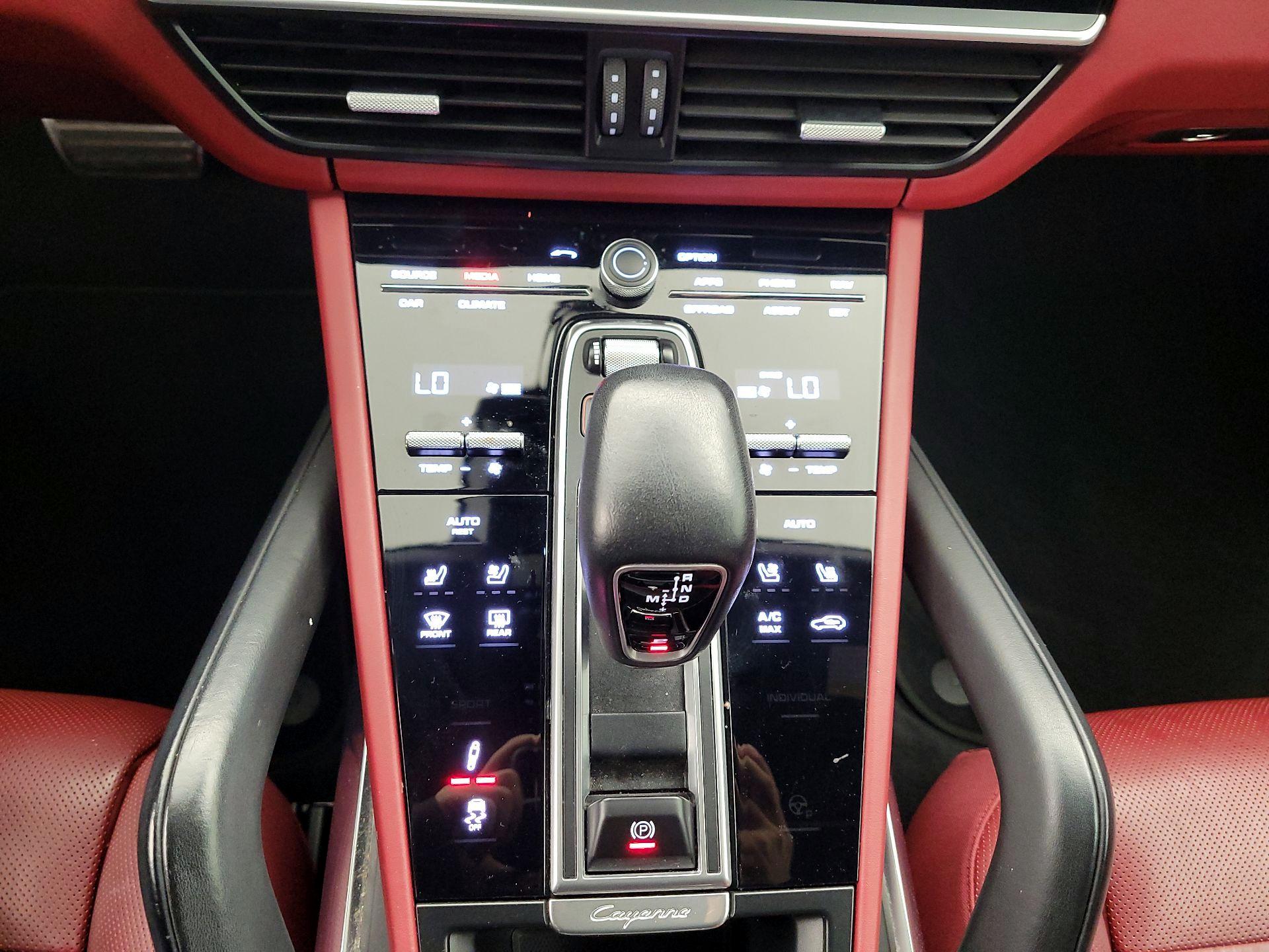 Thumbnail: 2020 Porsche Cayenne - 17