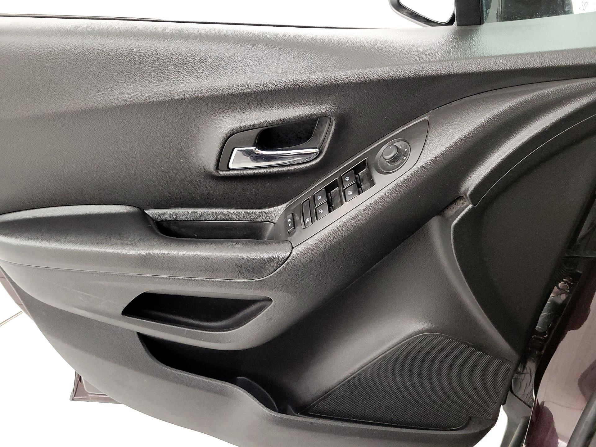 Thumbnail: 2022 Chevrolet Trax - 12