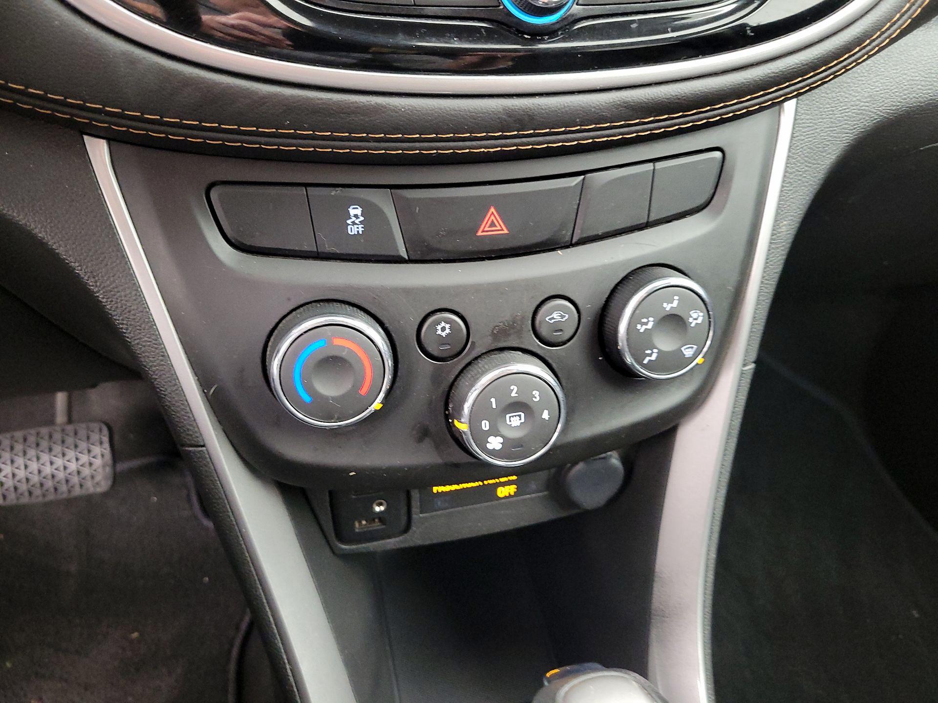 Thumbnail: 2022 Chevrolet Trax - 16