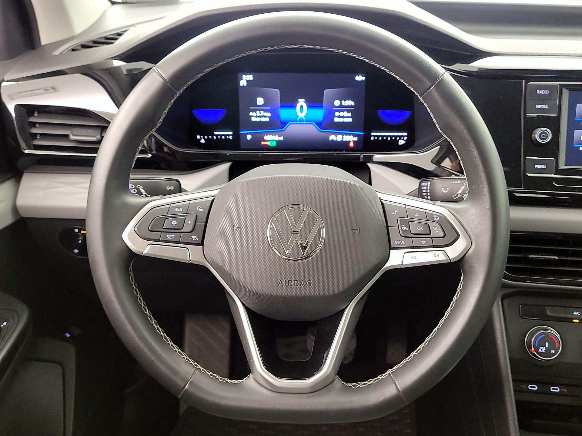 Thumbnail: 2022 Volkswagen Taos - 10