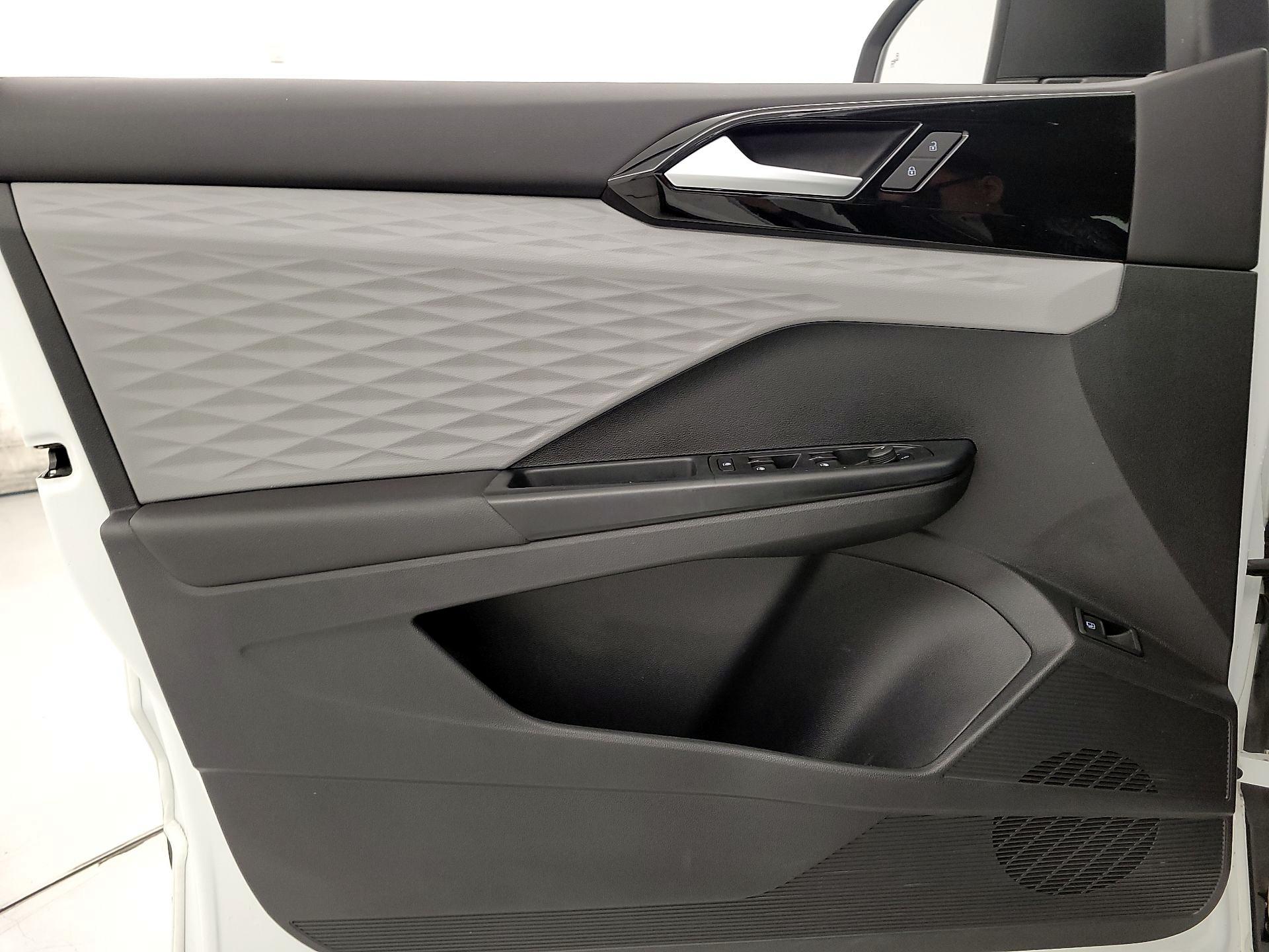 Thumbnail: 2022 Volkswagen Taos - 12