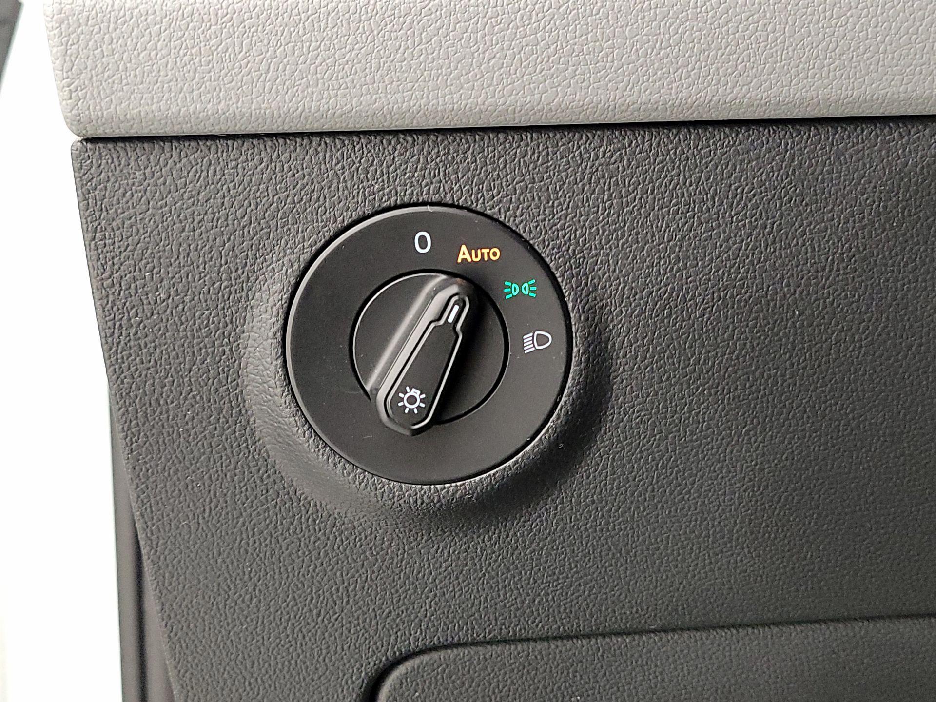 Thumbnail: 2022 Volkswagen Taos - 13