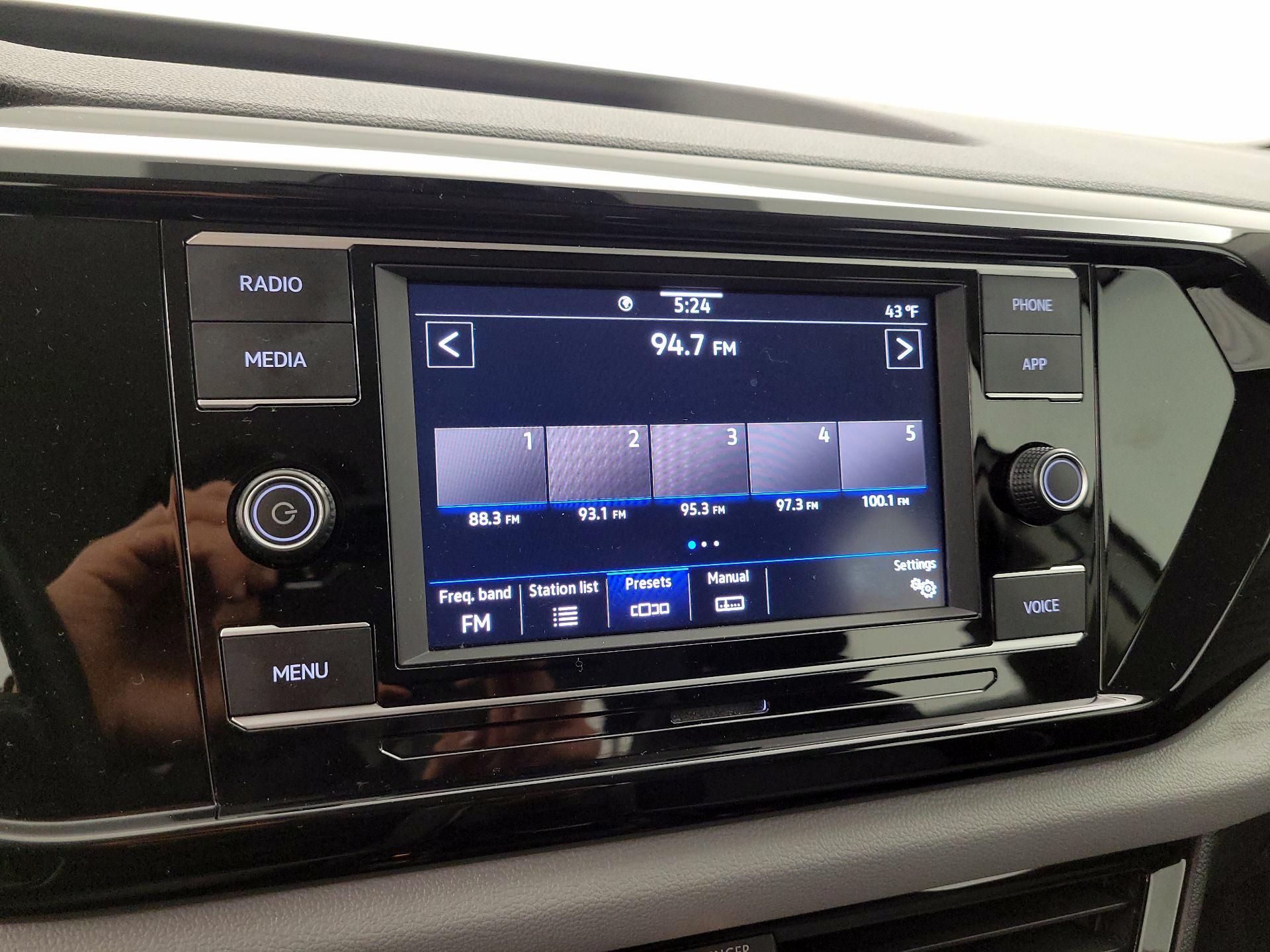 Thumbnail: 2022 Volkswagen Taos - 15