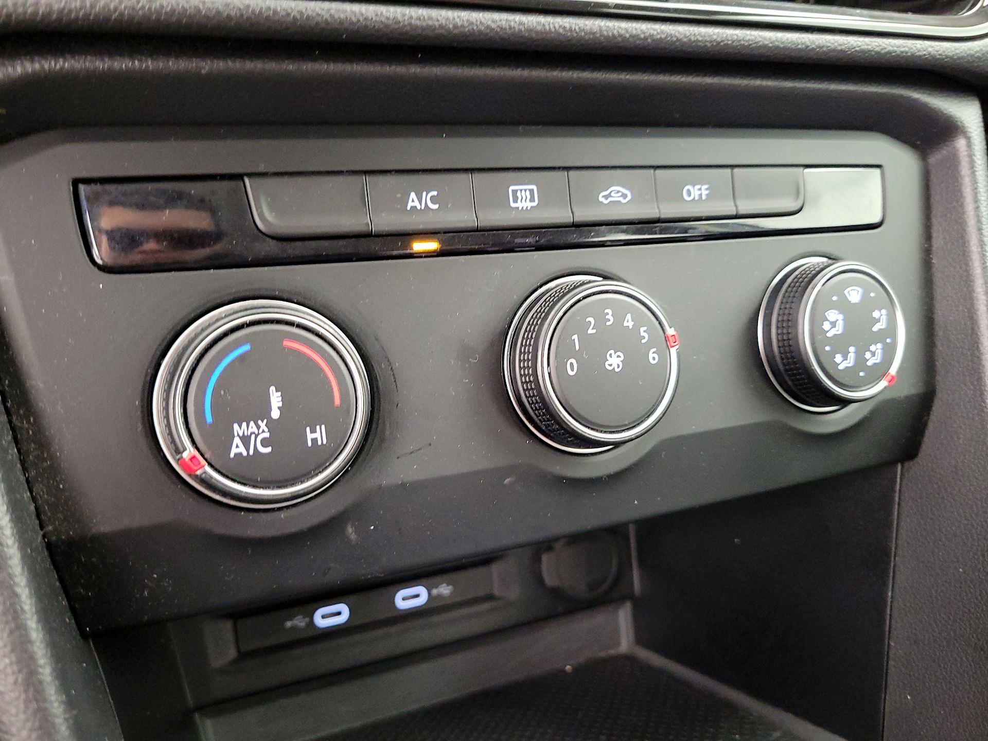 Thumbnail: 2022 Volkswagen Taos - 16