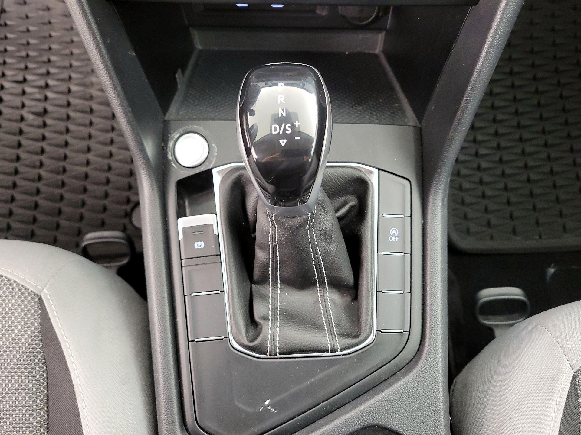 Thumbnail: 2022 Volkswagen Taos - 17