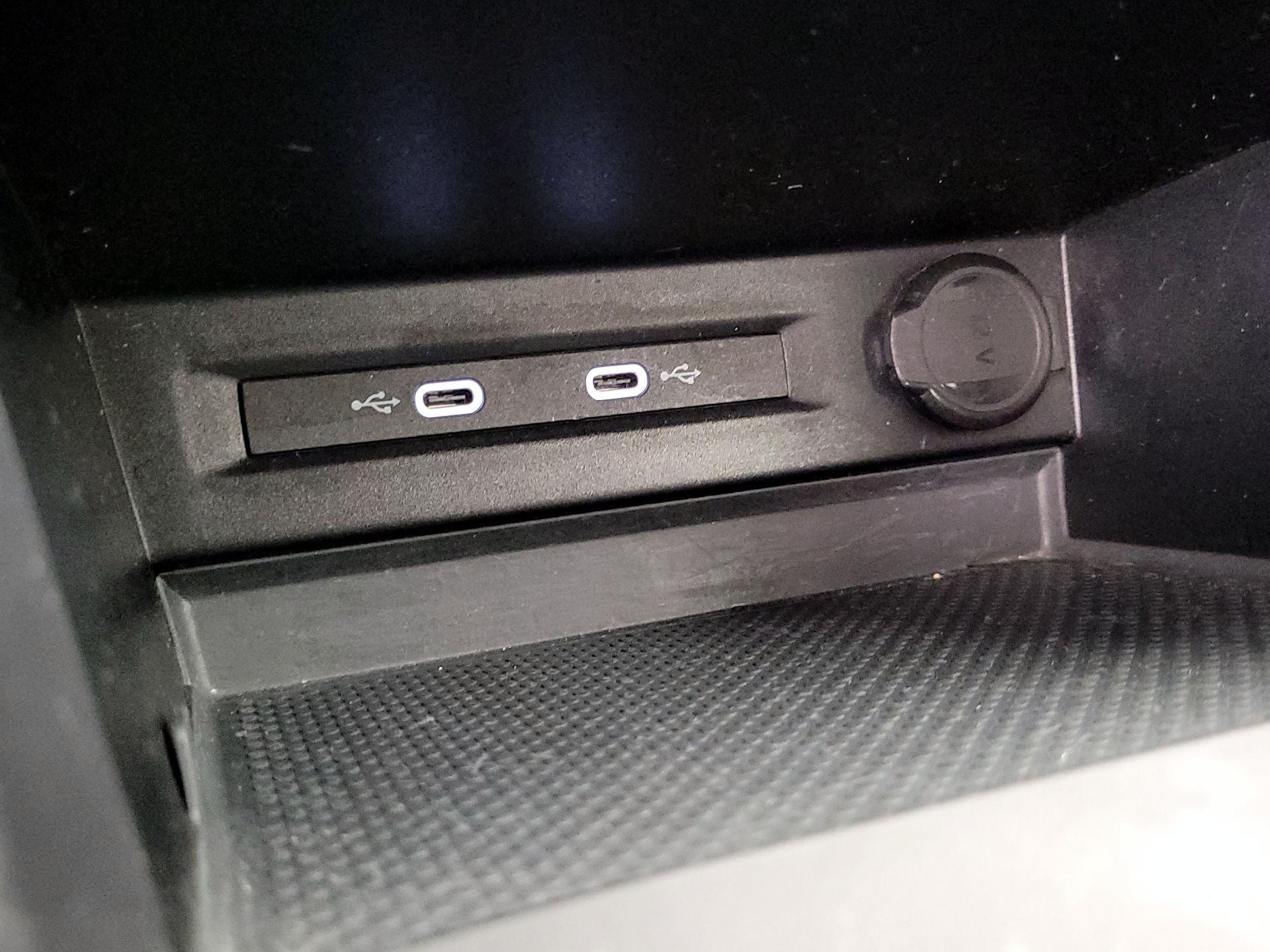 Thumbnail: 2022 Volkswagen Taos - 18