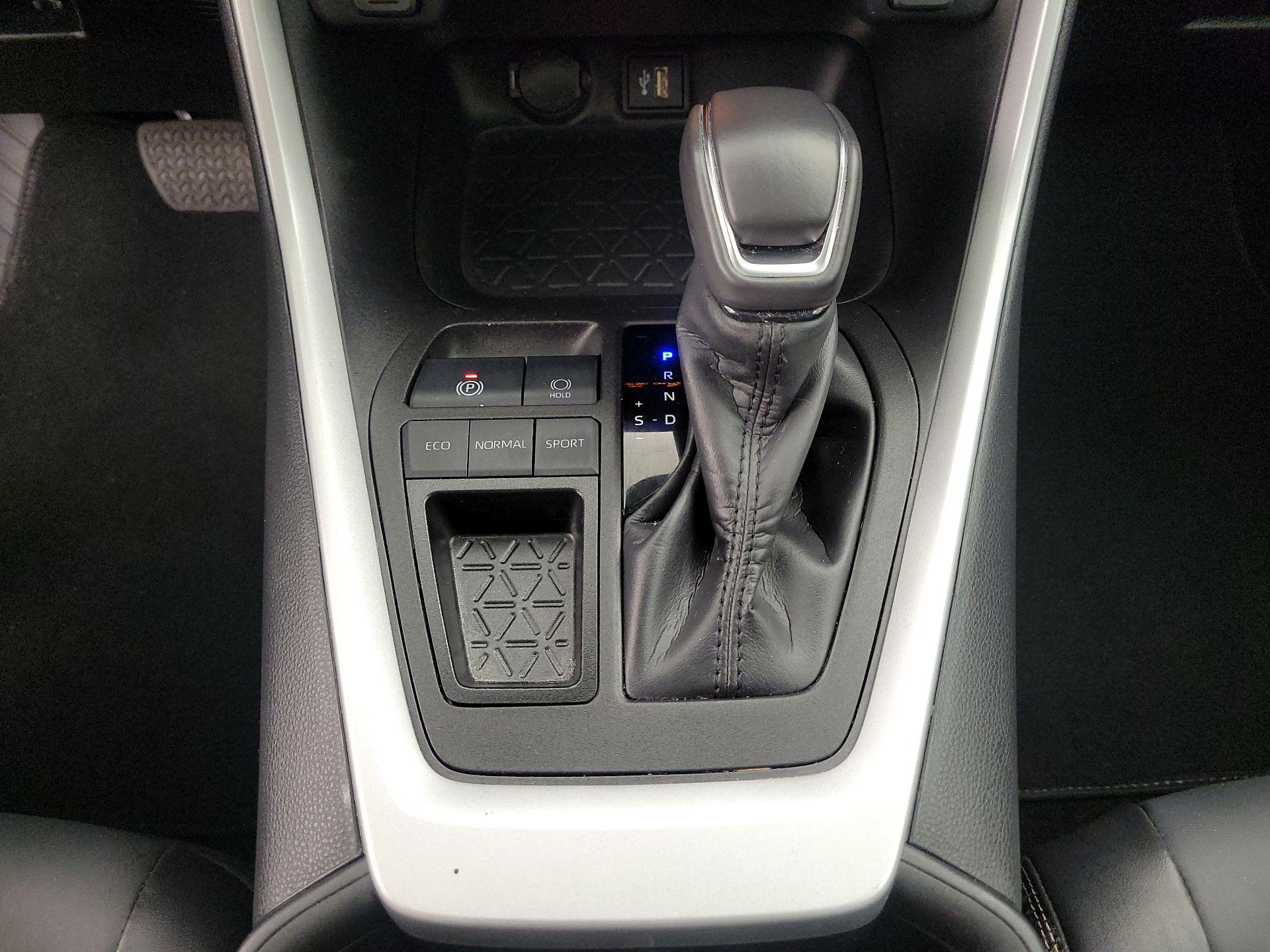 Thumbnail: 2023 Toyota RAV4 - 17