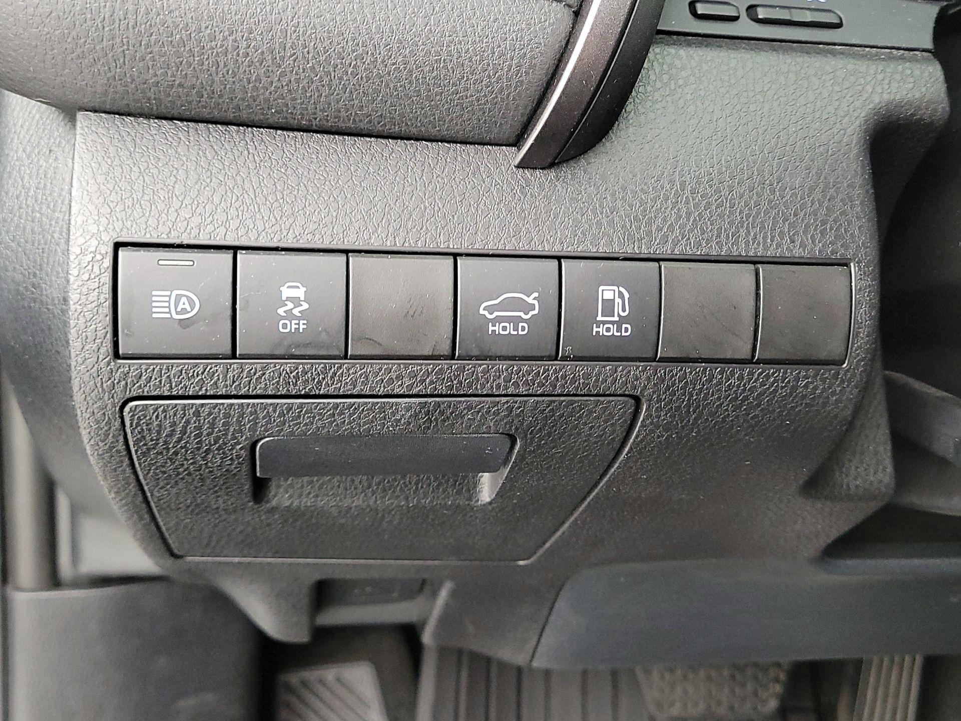 Thumbnail: 2022 Toyota Camry - 13