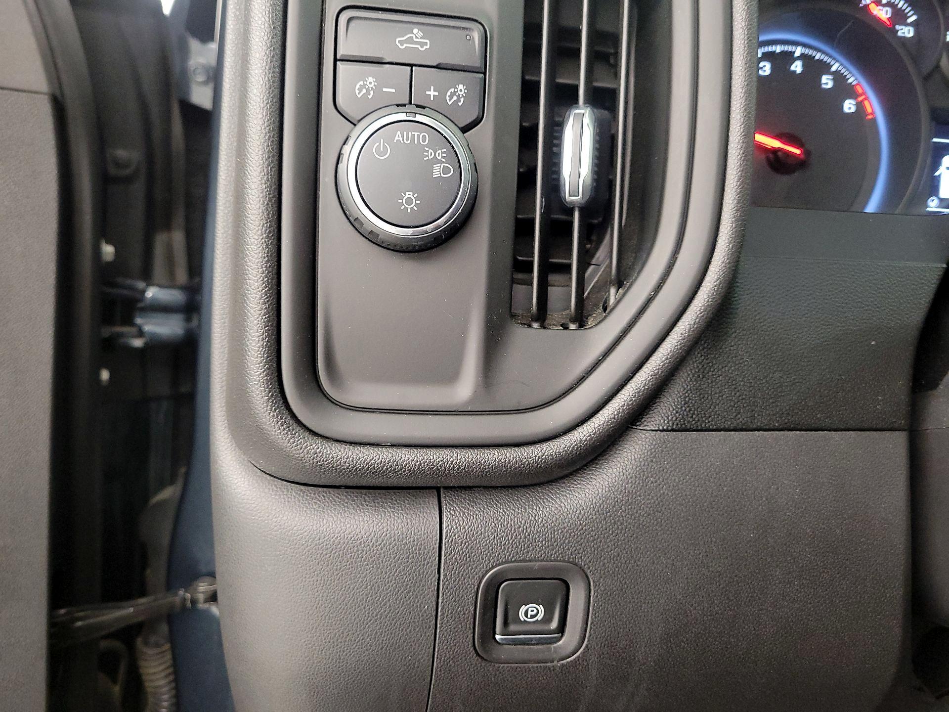 Thumbnail: 2020 Chevrolet Silverado 1500 - 13