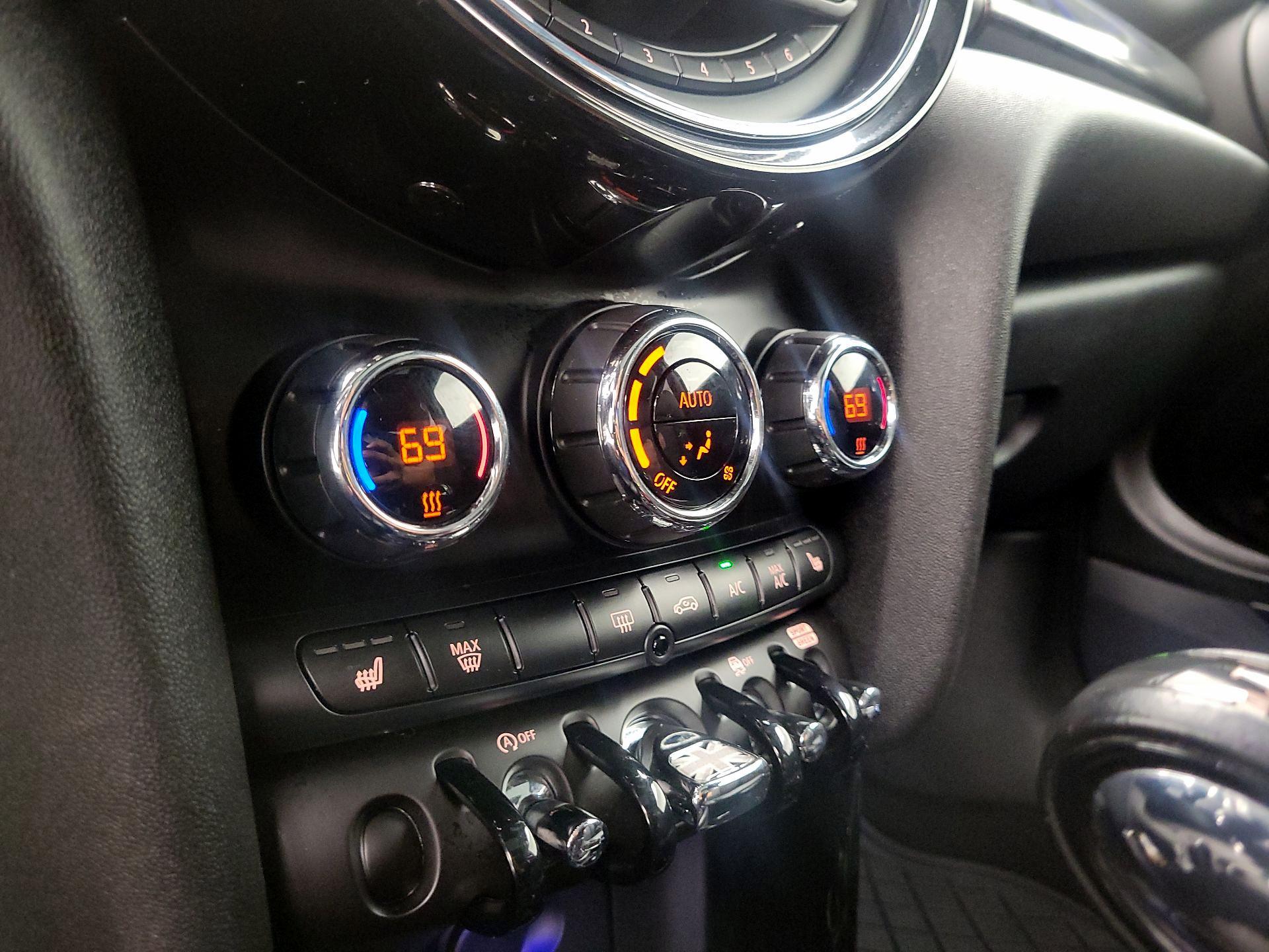 Thumbnail: 2019 MINI Cooper Hardtop - 16