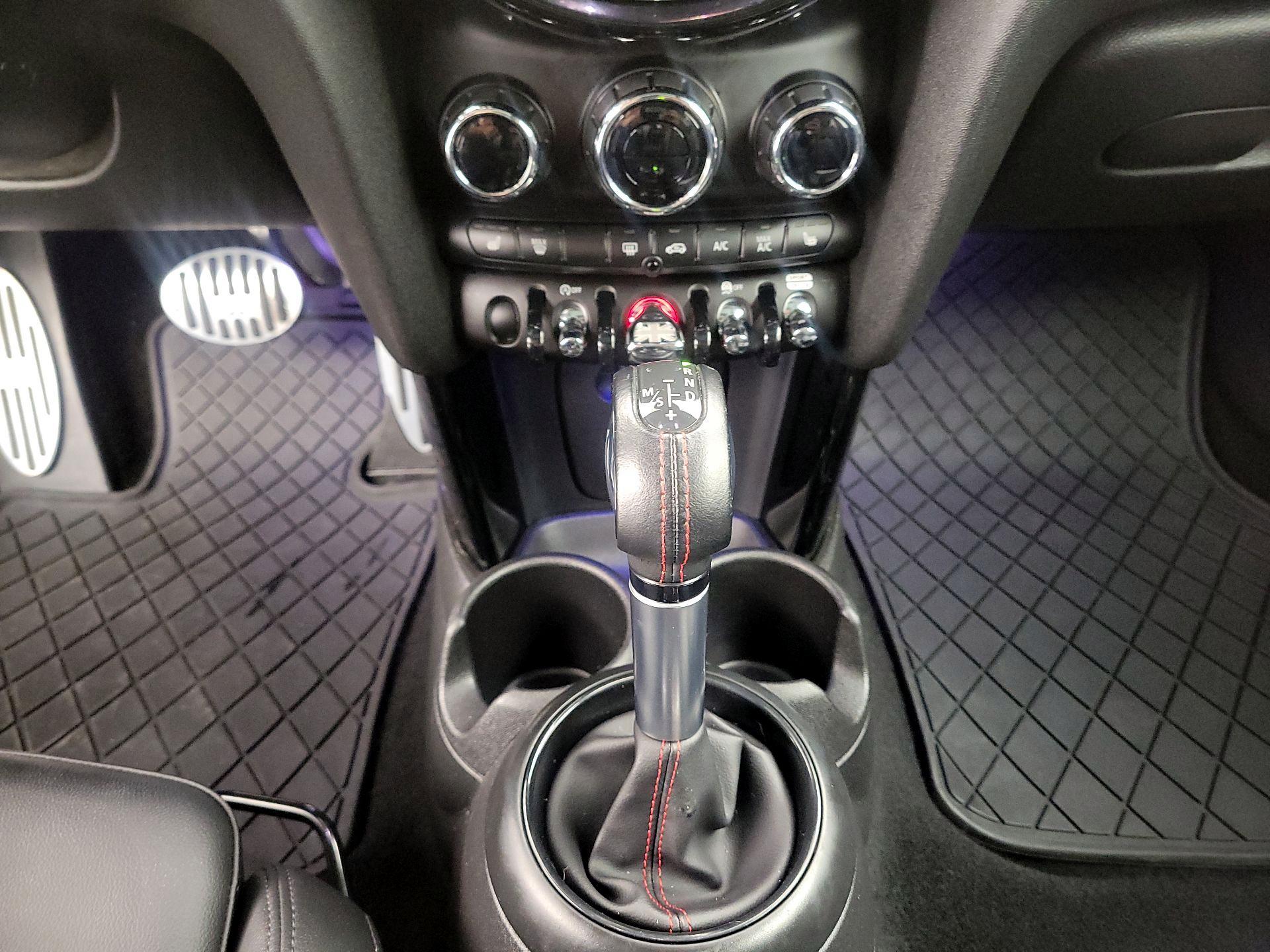 Thumbnail: 2019 MINI Cooper Hardtop - 17