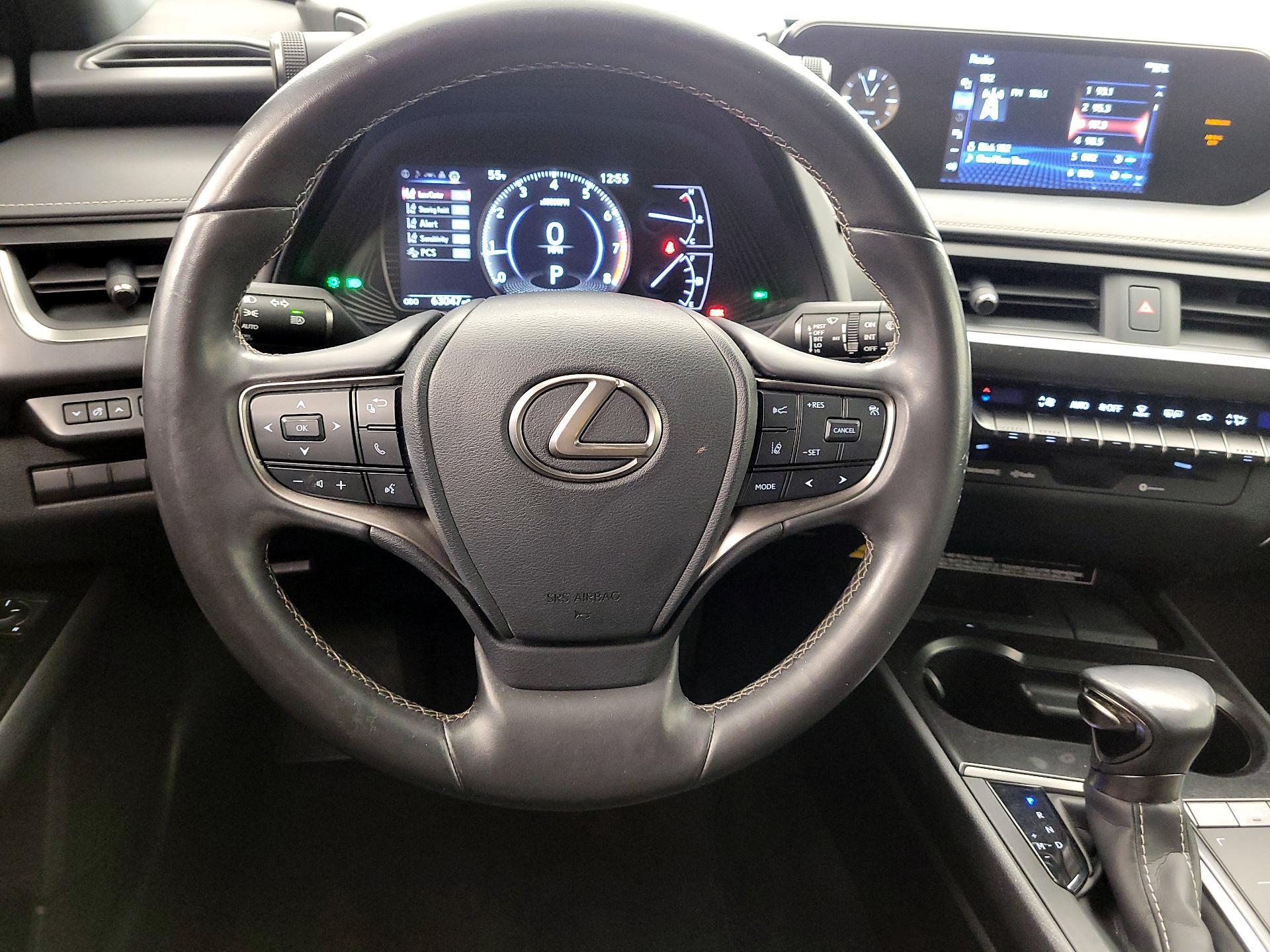 Thumbnail: 2021 Lexus UX - 10