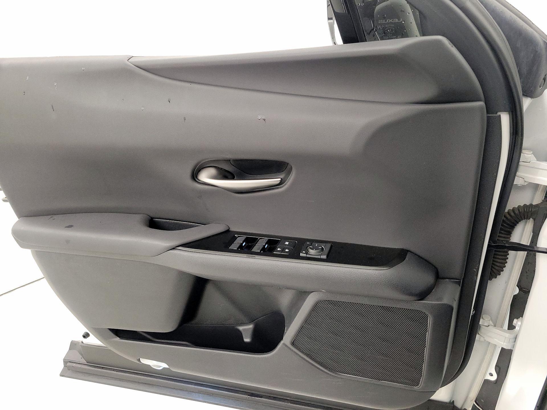 Thumbnail: 2021 Lexus UX - 12