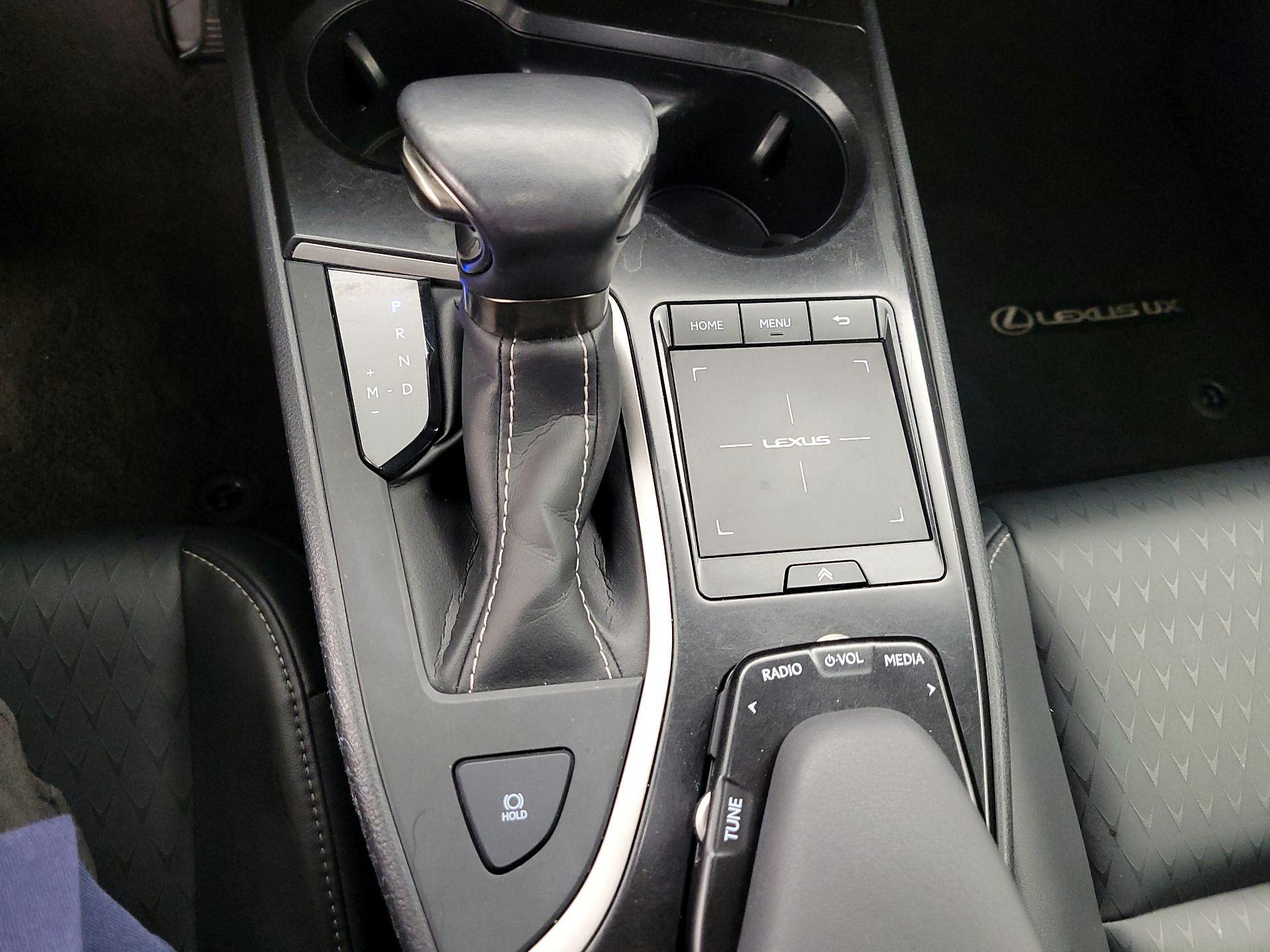 Thumbnail: 2021 Lexus UX - 17