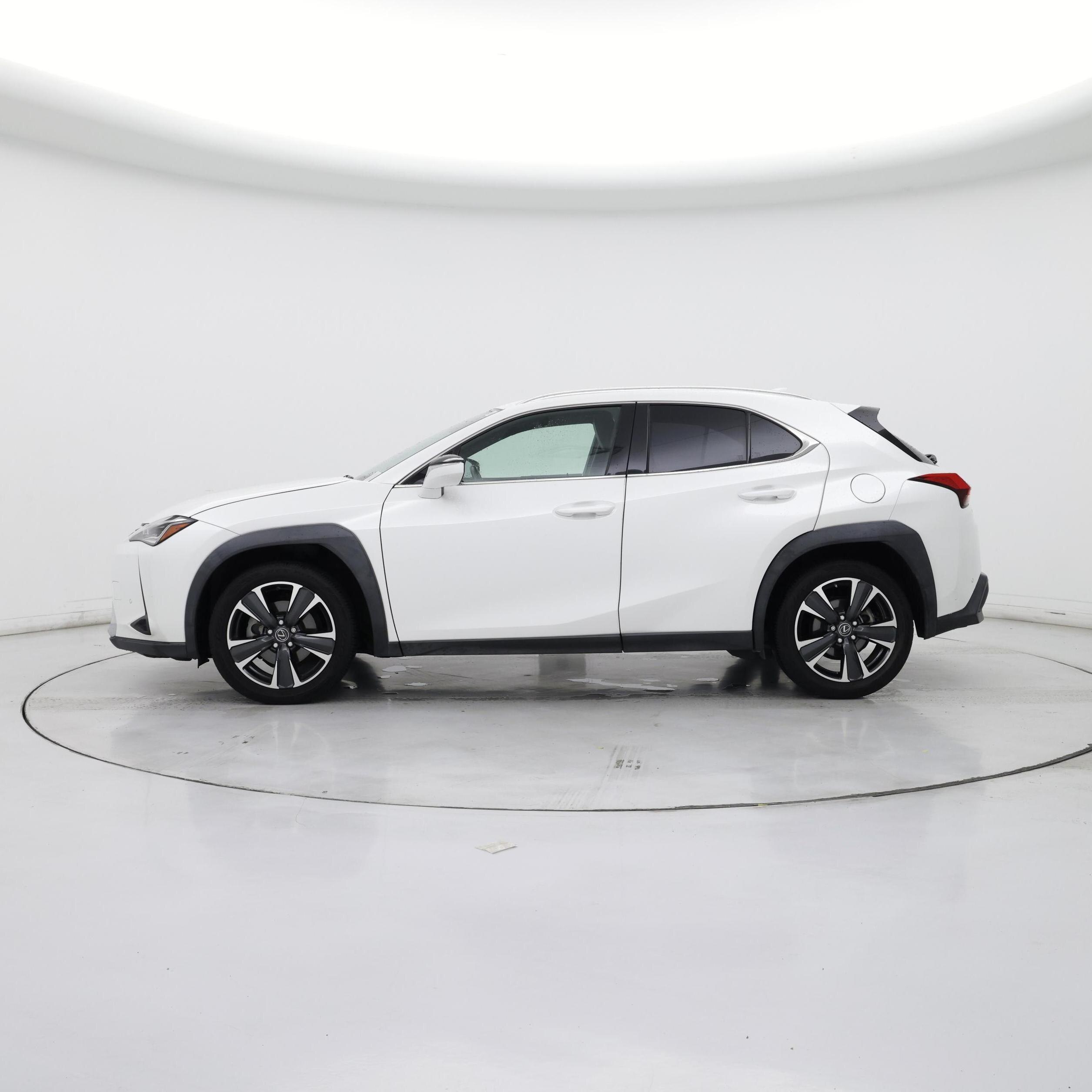 Thumbnail: 2021 Lexus UX - 3