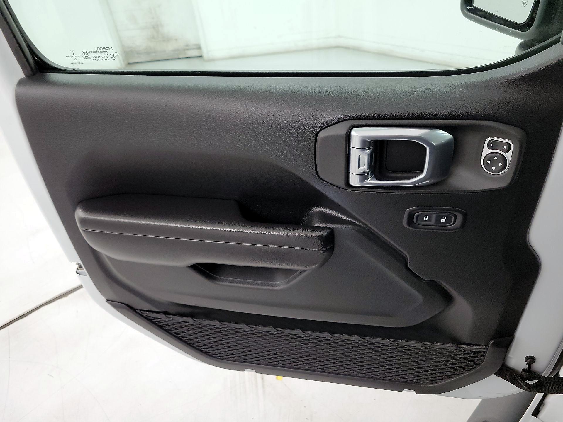 Thumbnail: 2021 Jeep Gladiator - 12