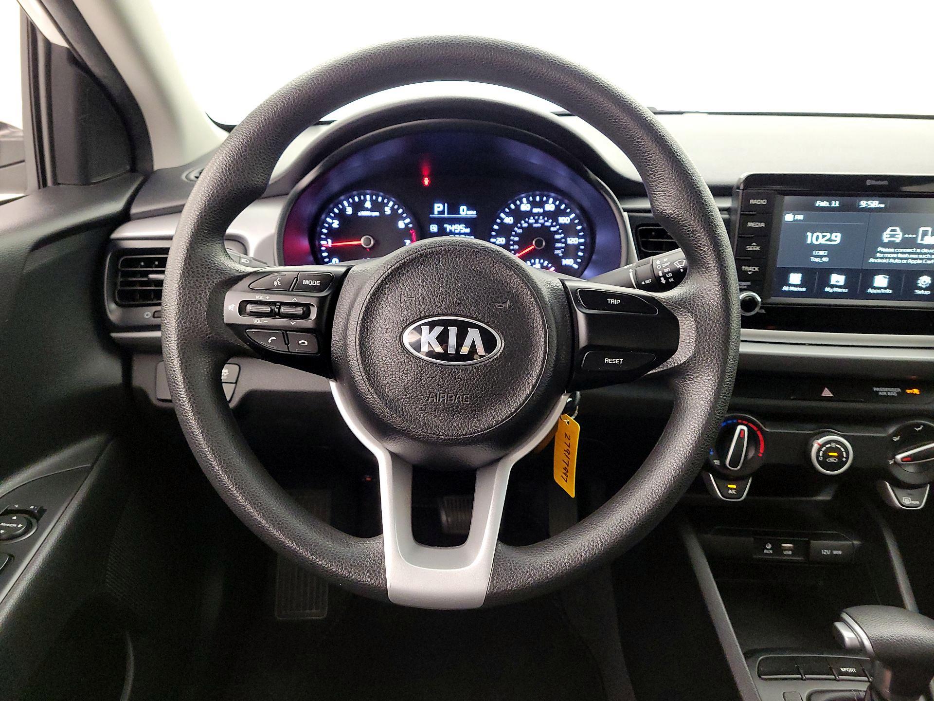 Thumbnail: 2020 Kia Rio - 10