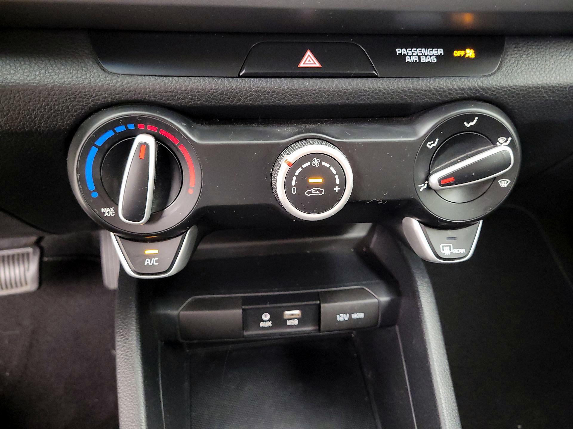 Thumbnail: 2020 Kia Rio - 15