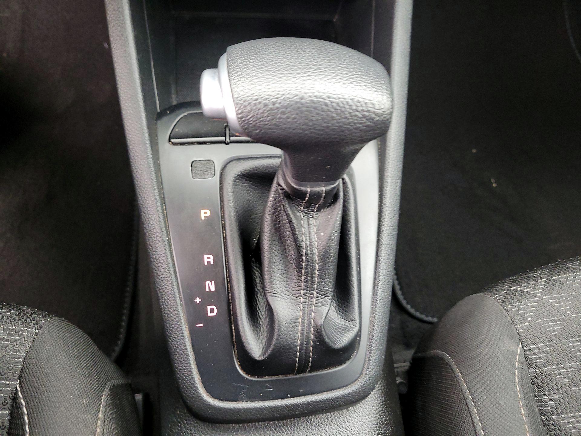 Thumbnail: 2020 Kia Rio - 16