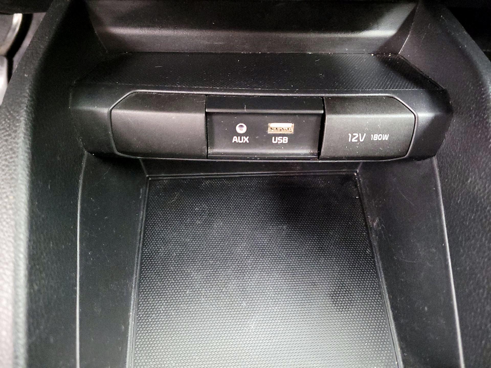 Thumbnail: 2020 Kia Rio - 17