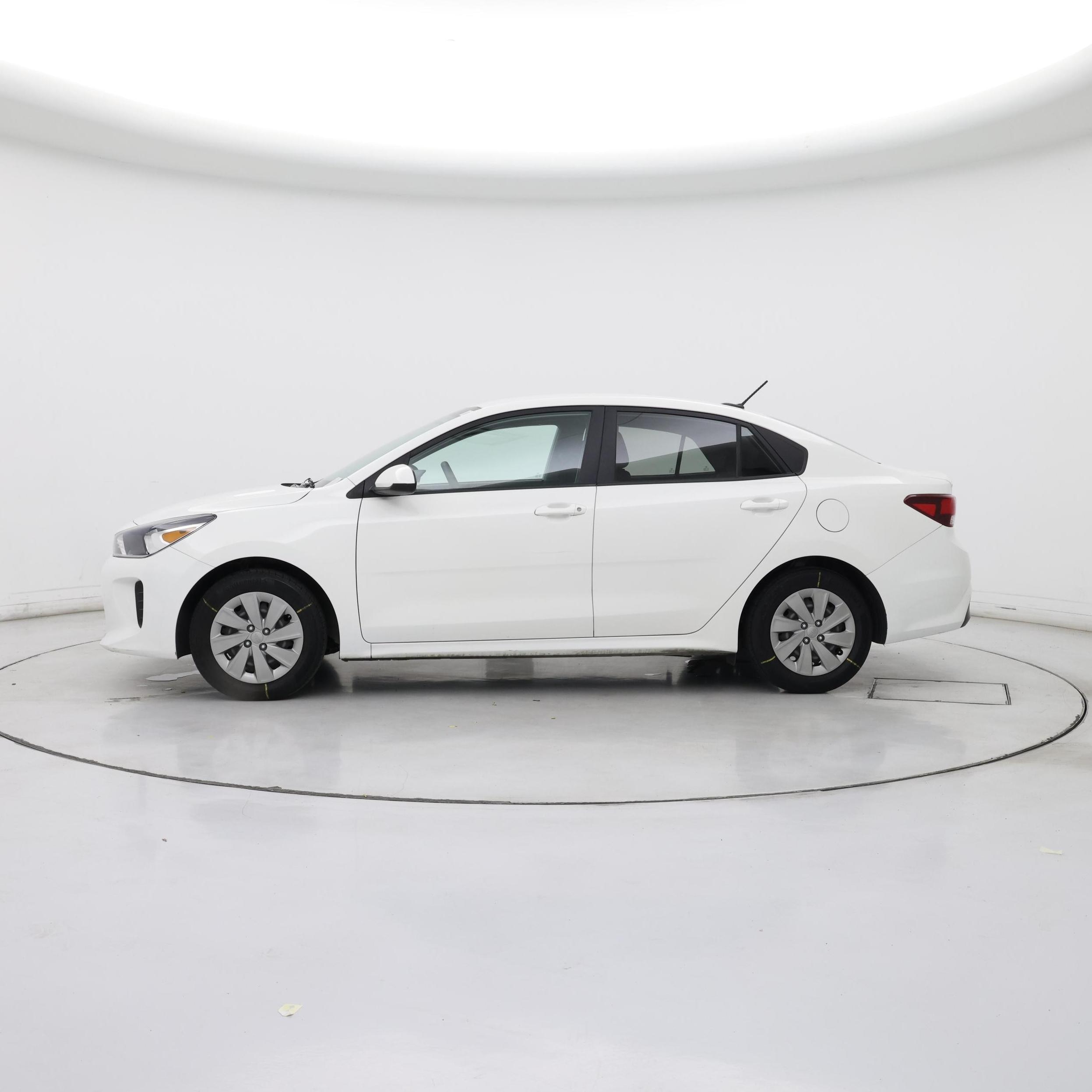 Thumbnail: 2020 Kia Rio - 3