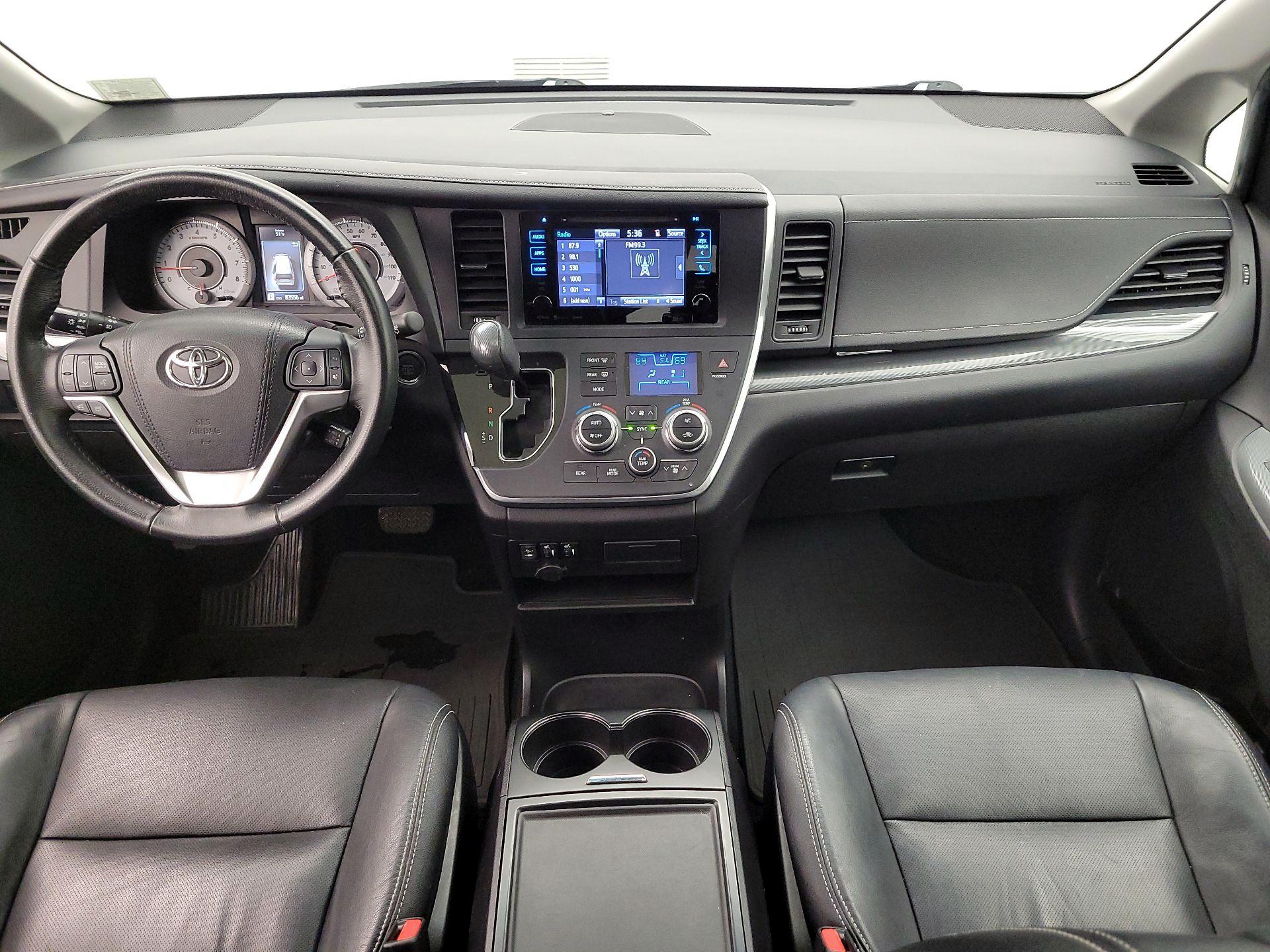 Thumbnail: 2016 Toyota Sienna - 9