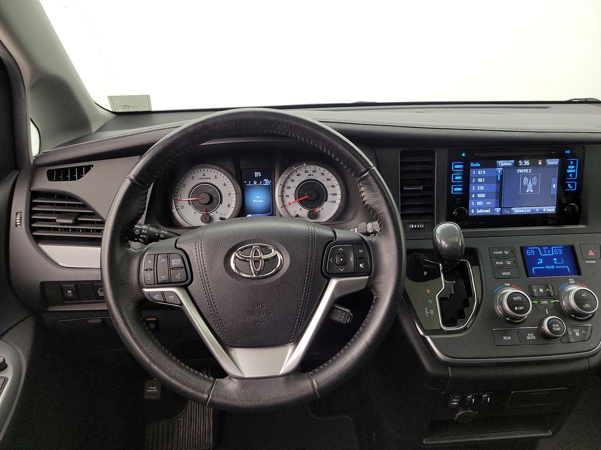 Thumbnail: 2016 Toyota Sienna - 10