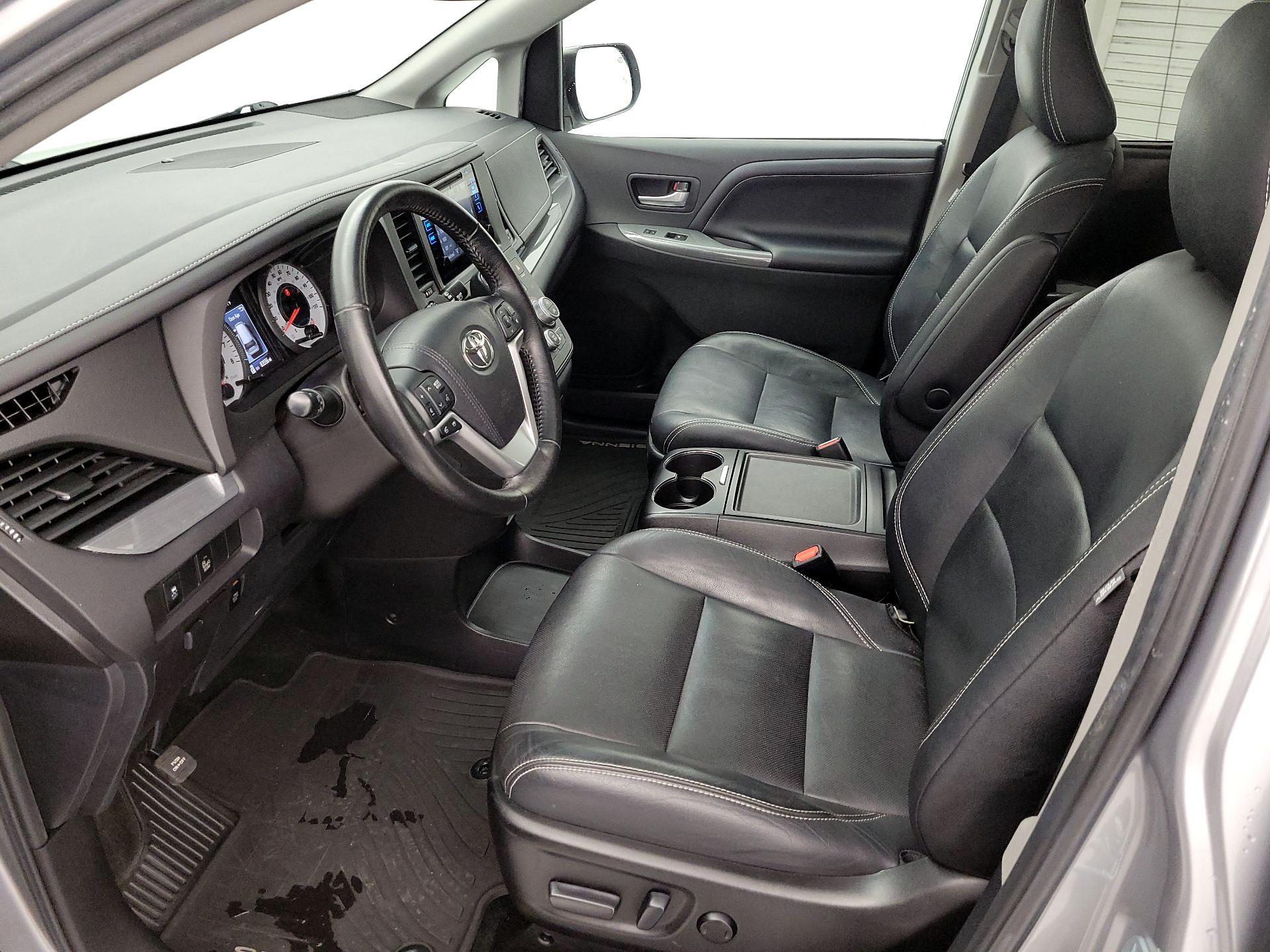 Thumbnail: 2016 Toyota Sienna - 11