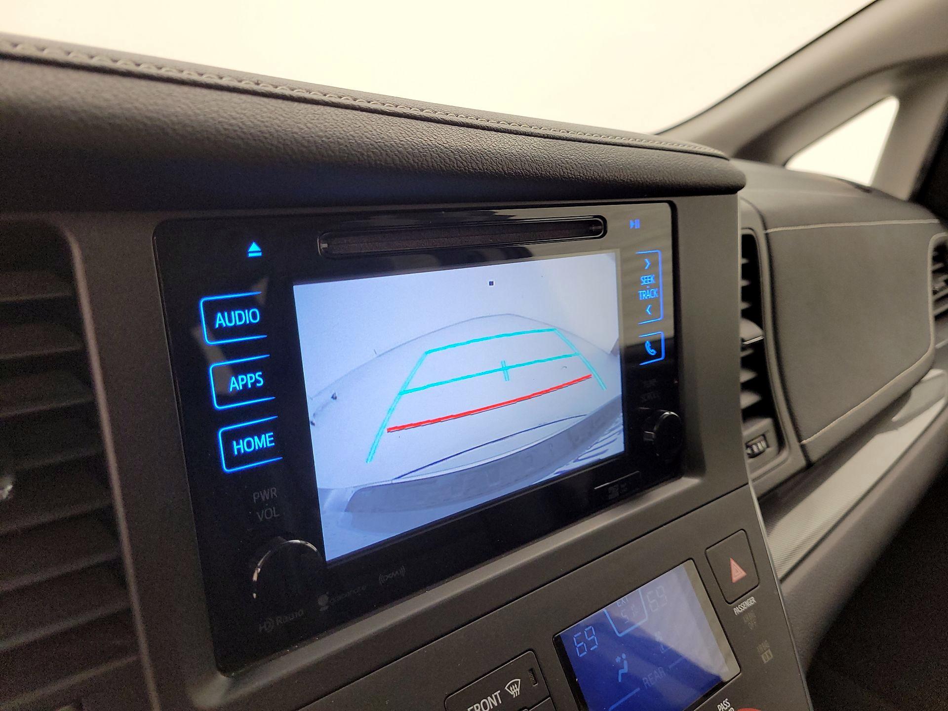 Thumbnail: 2016 Toyota Sienna - 14