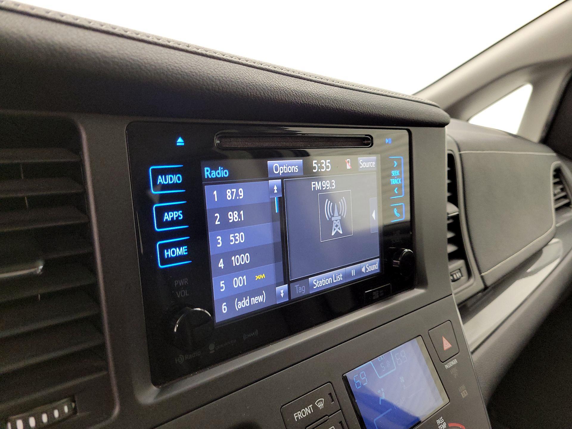 Thumbnail: 2016 Toyota Sienna - 15