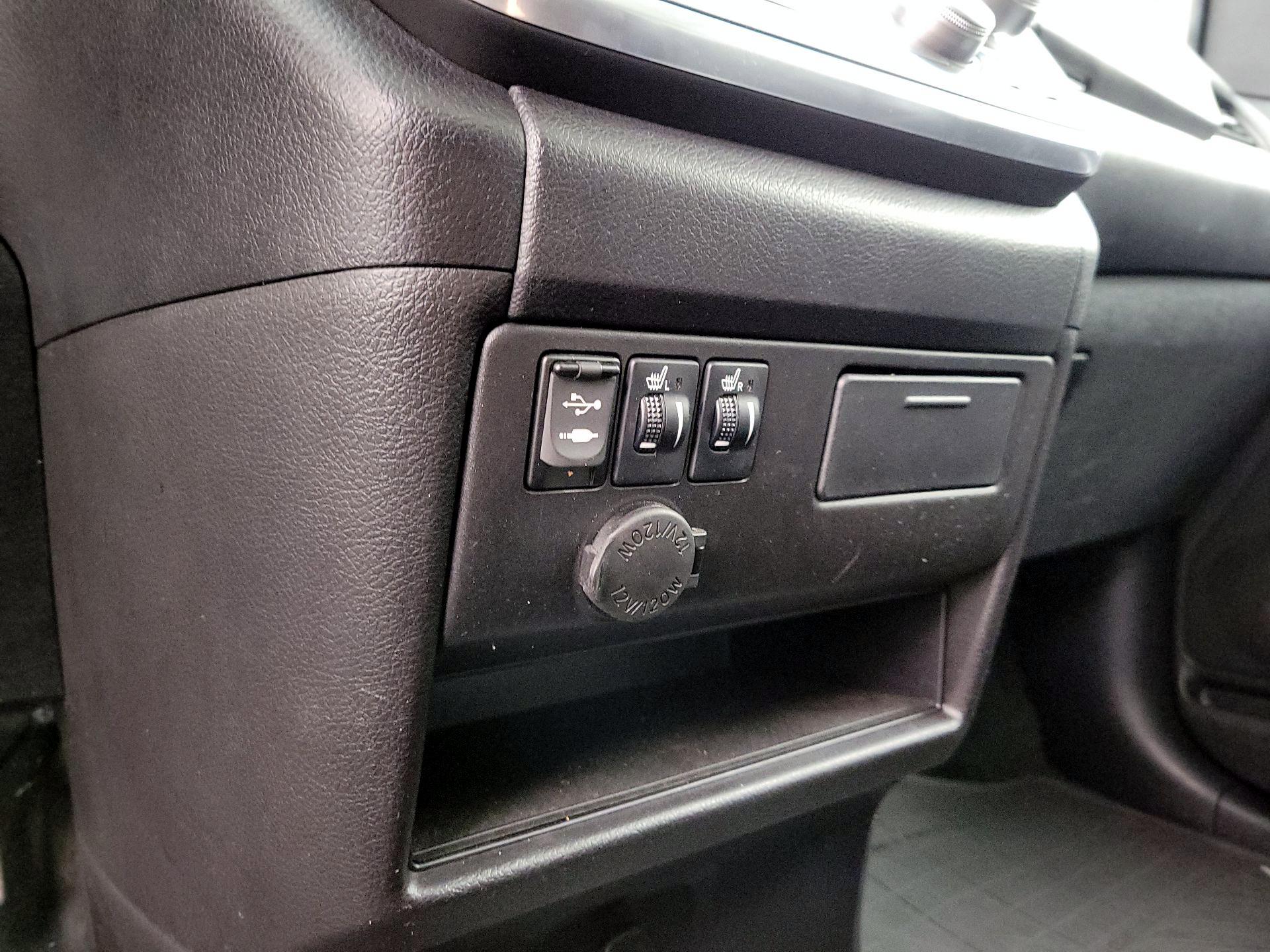 Thumbnail: 2016 Toyota Sienna - 18