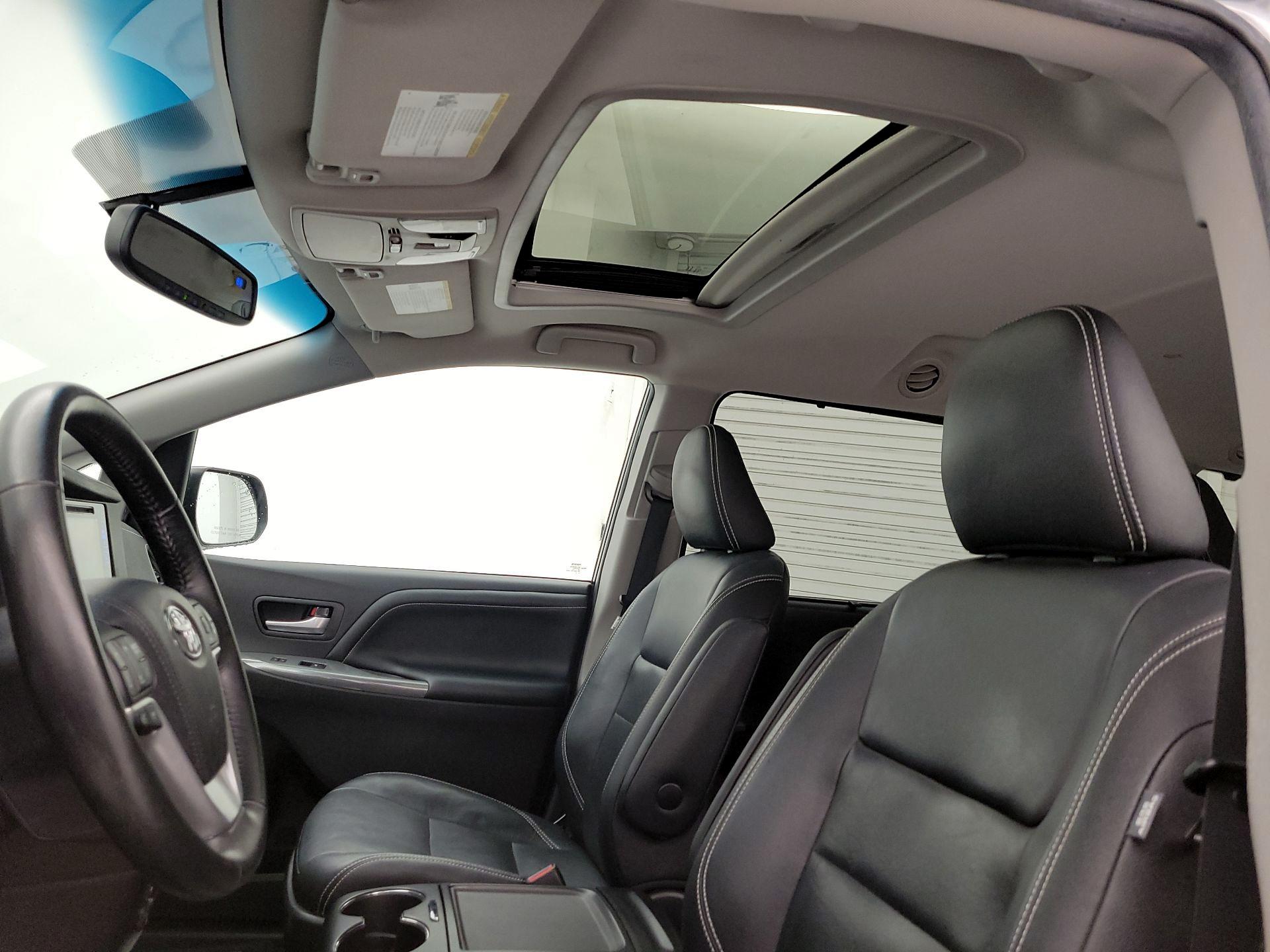 Thumbnail: 2016 Toyota Sienna - 19