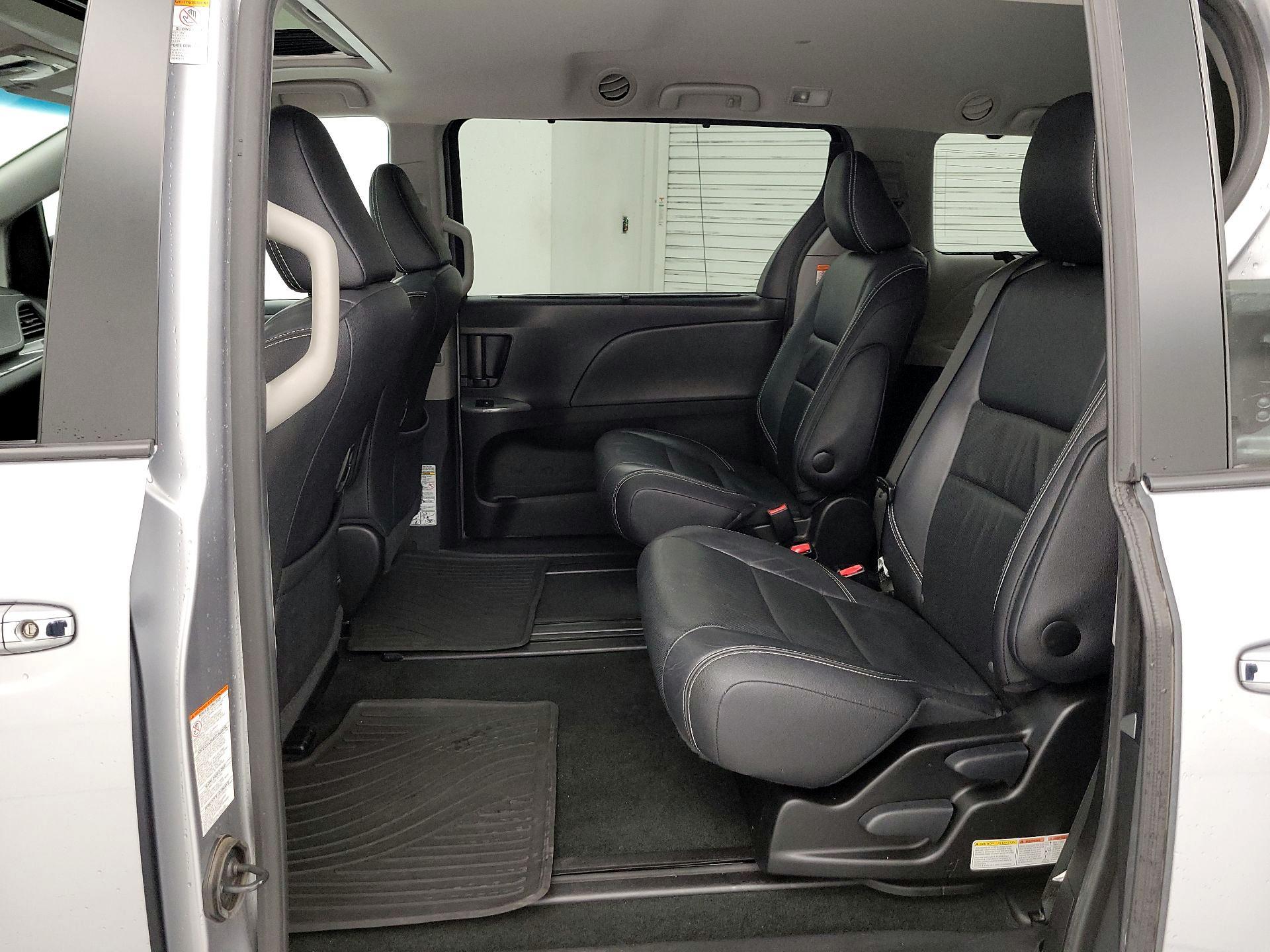 Thumbnail: 2016 Toyota Sienna - 20