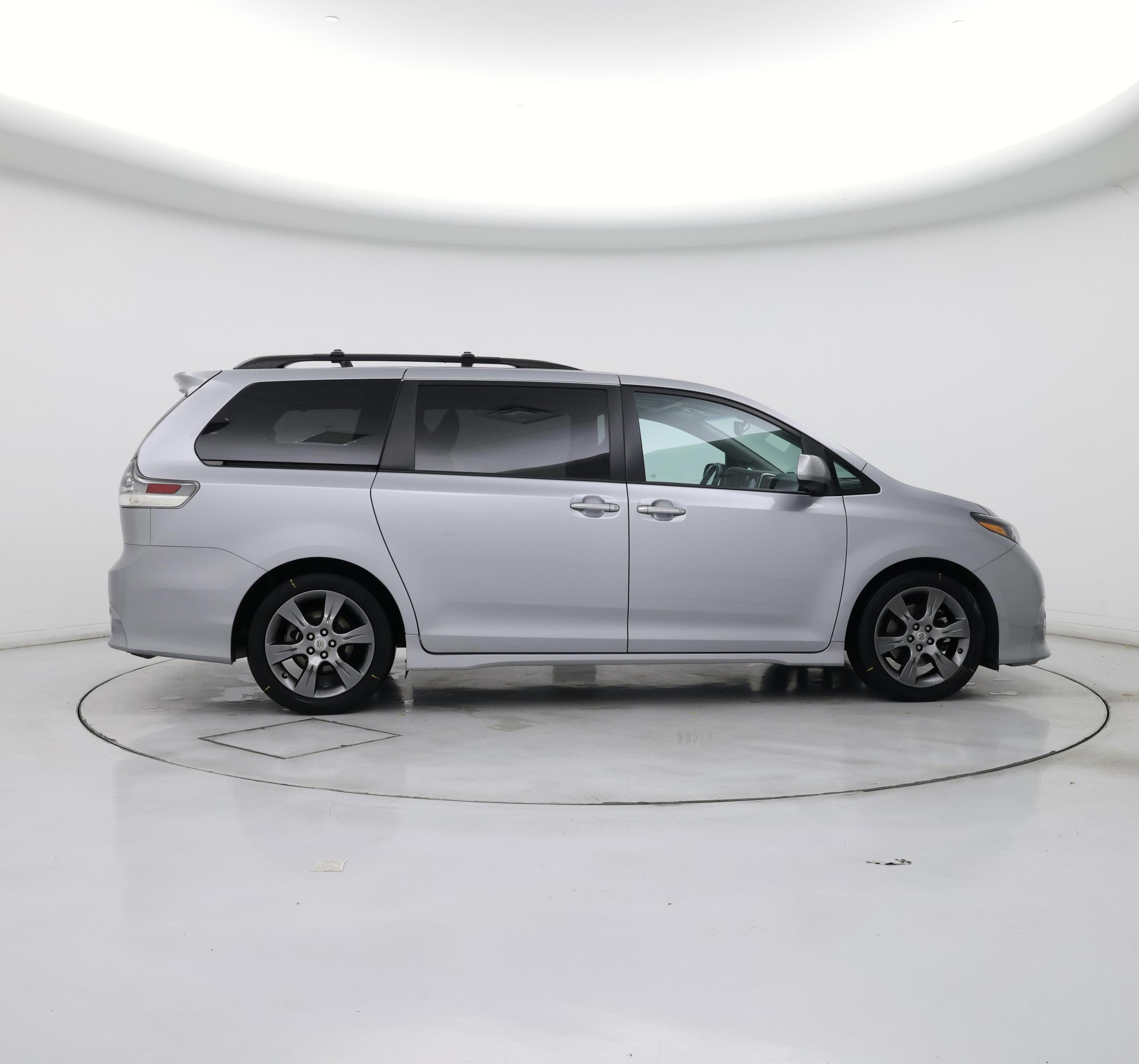 Thumbnail: 2016 Toyota Sienna - 7